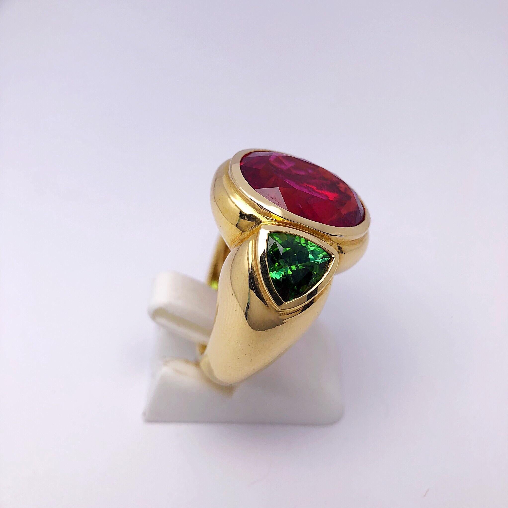 Contemporary Cellini Jewelers 18KT Gold, 7.27Ct. Rubellite and 2.38Ct. Green Tourmaline Ring For Sale