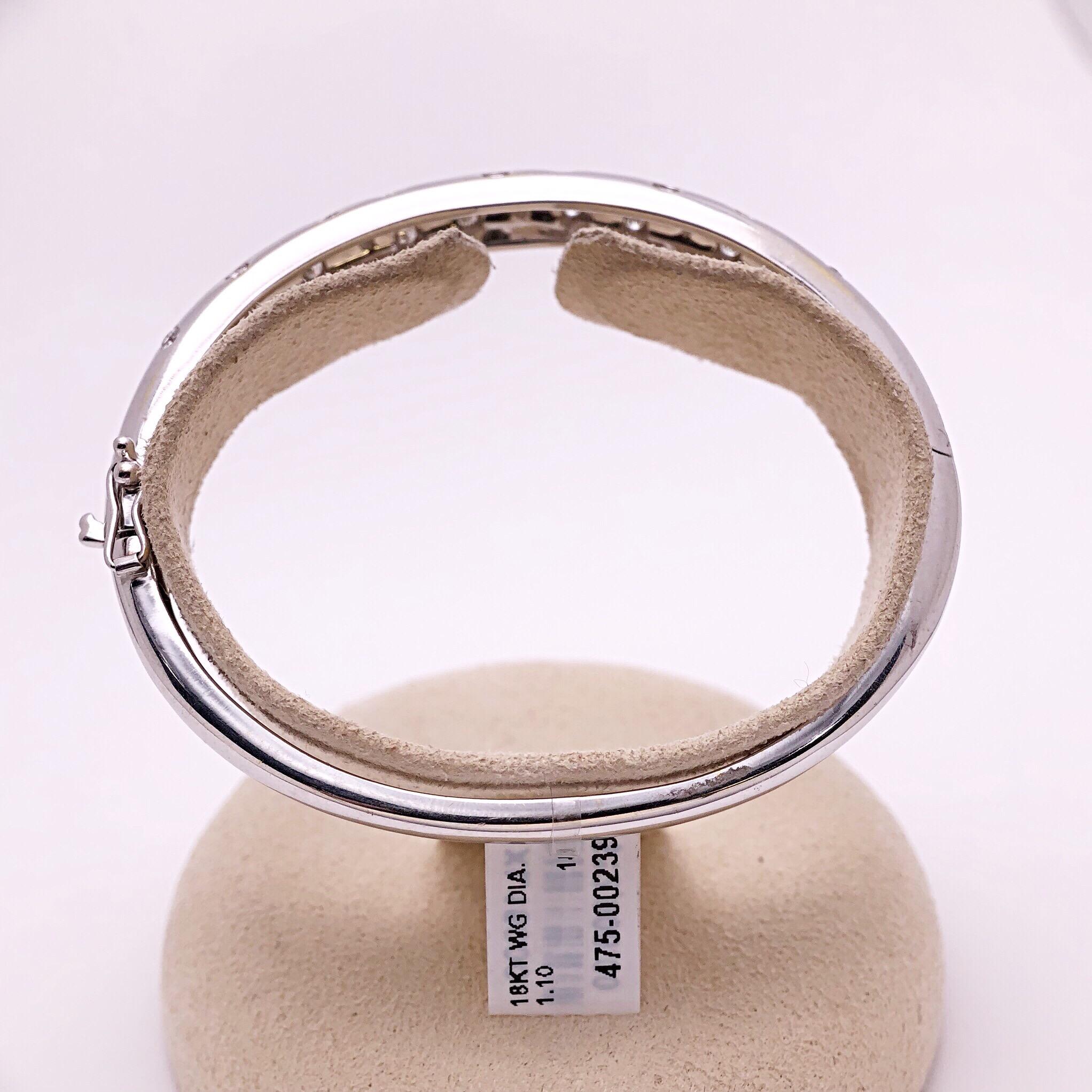 18 Karat White Gold and 1.10 Carat Diamond Bangle Bracelet In New Condition For Sale In New York, NY