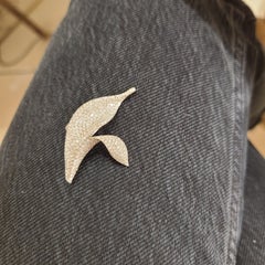 18 Karat White Gold 2.36 Carat Diamond Leaf Brooch