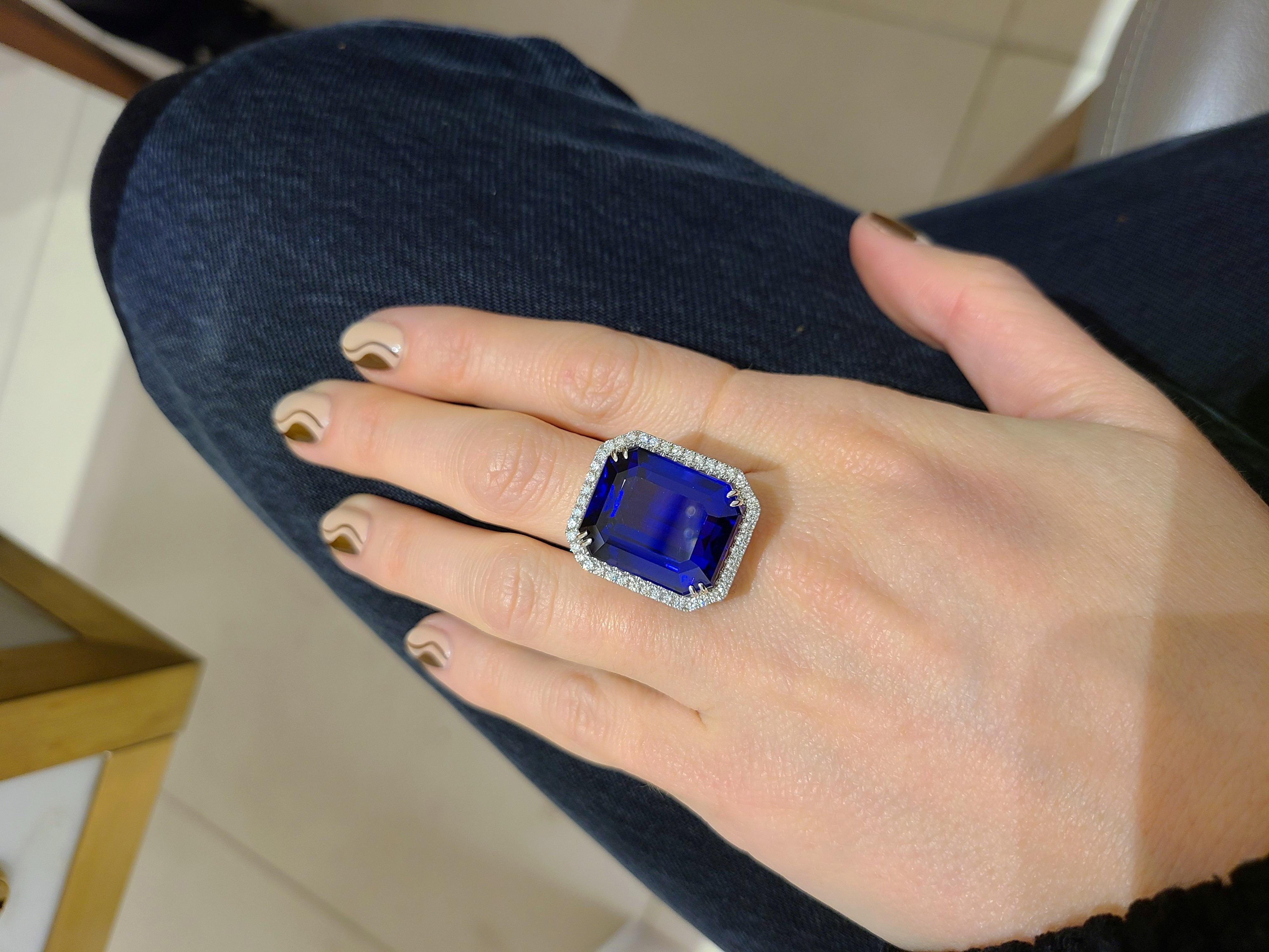 Contemporary Cellini Jewelers 18KT Gold, 32.27 Carat Tanzanite Ring with 1.45 Carat Diamonds For Sale