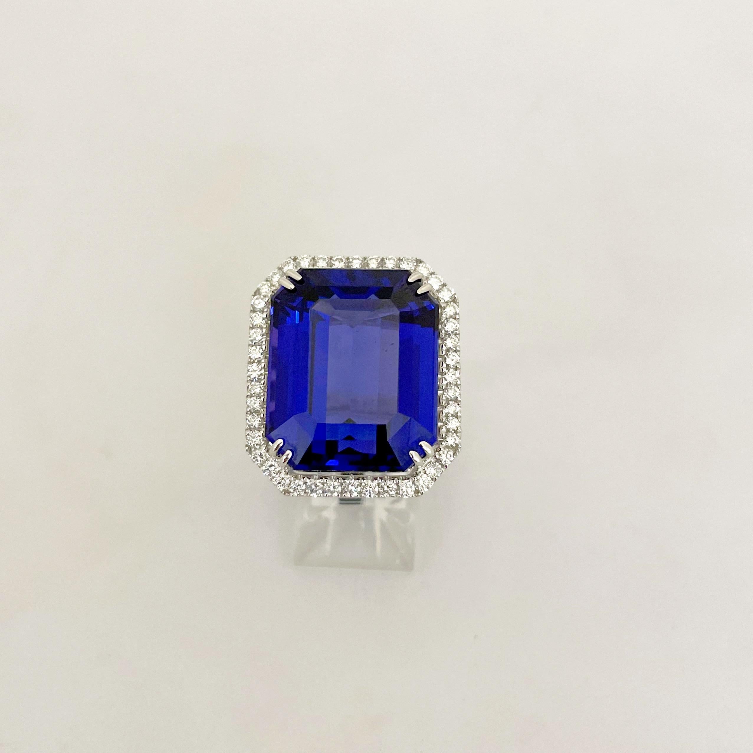 Cellini Jewelers 18KT Gold, 32.27 Carat Tanzanite Ring with 1.45 Carat Diamonds In New Condition For Sale In New York, NY