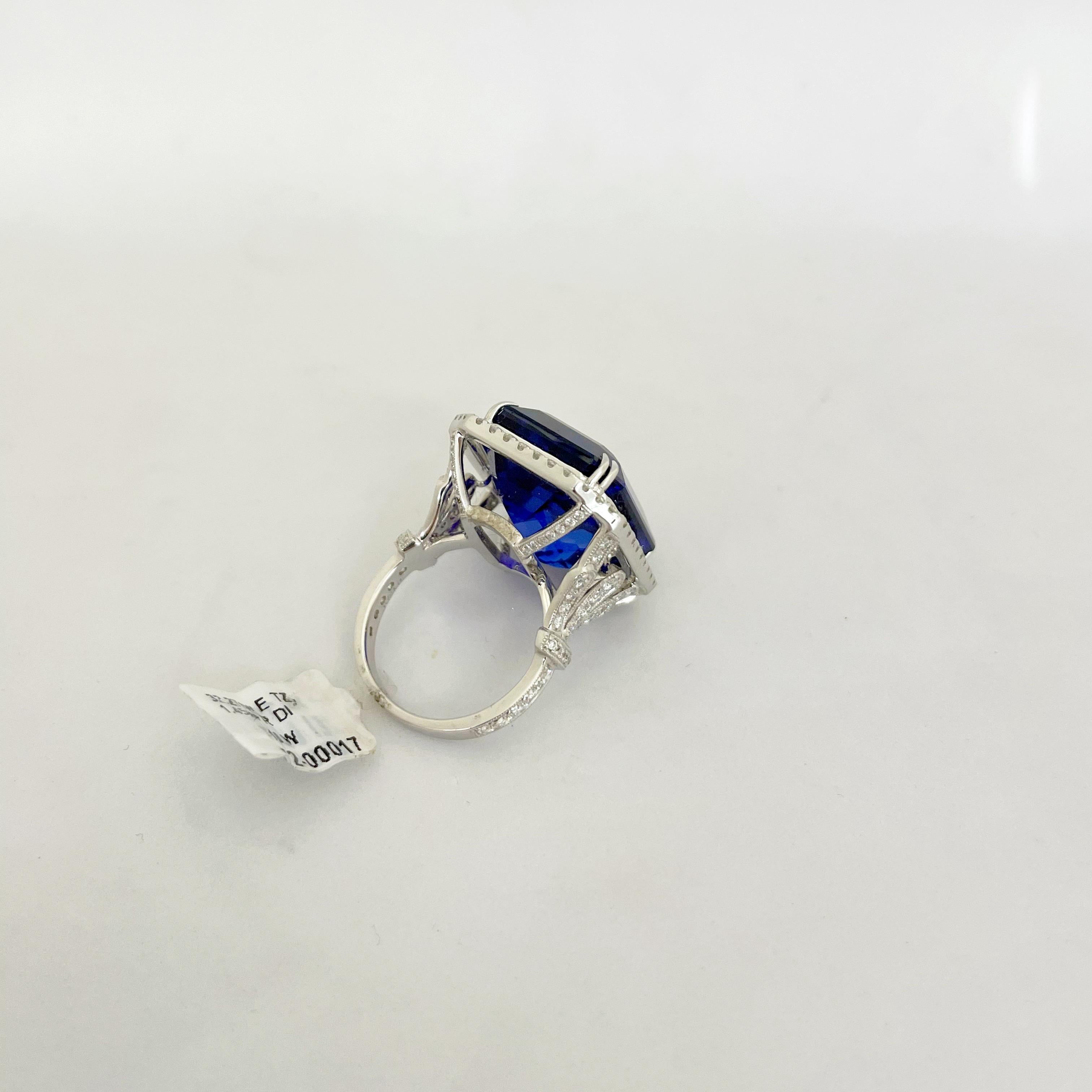 Cellini Jewelers Bague en or 18 carats, tanzanite 32,27 carats et diamants 1,45 carat en vente 3