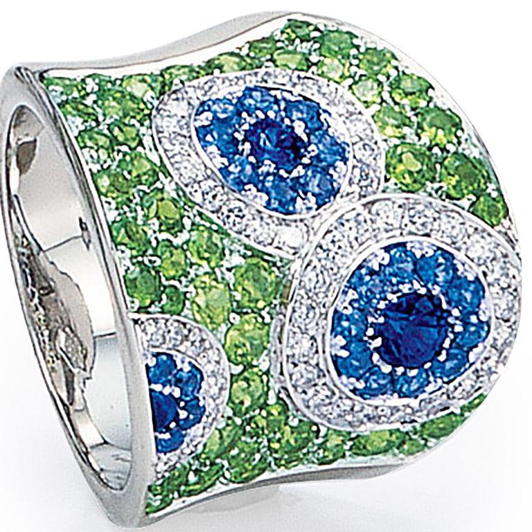 18 Karat White Gold, Diamond, Blue Sapphire, and Tsavorite Ring In New Condition For Sale In New York, NY
