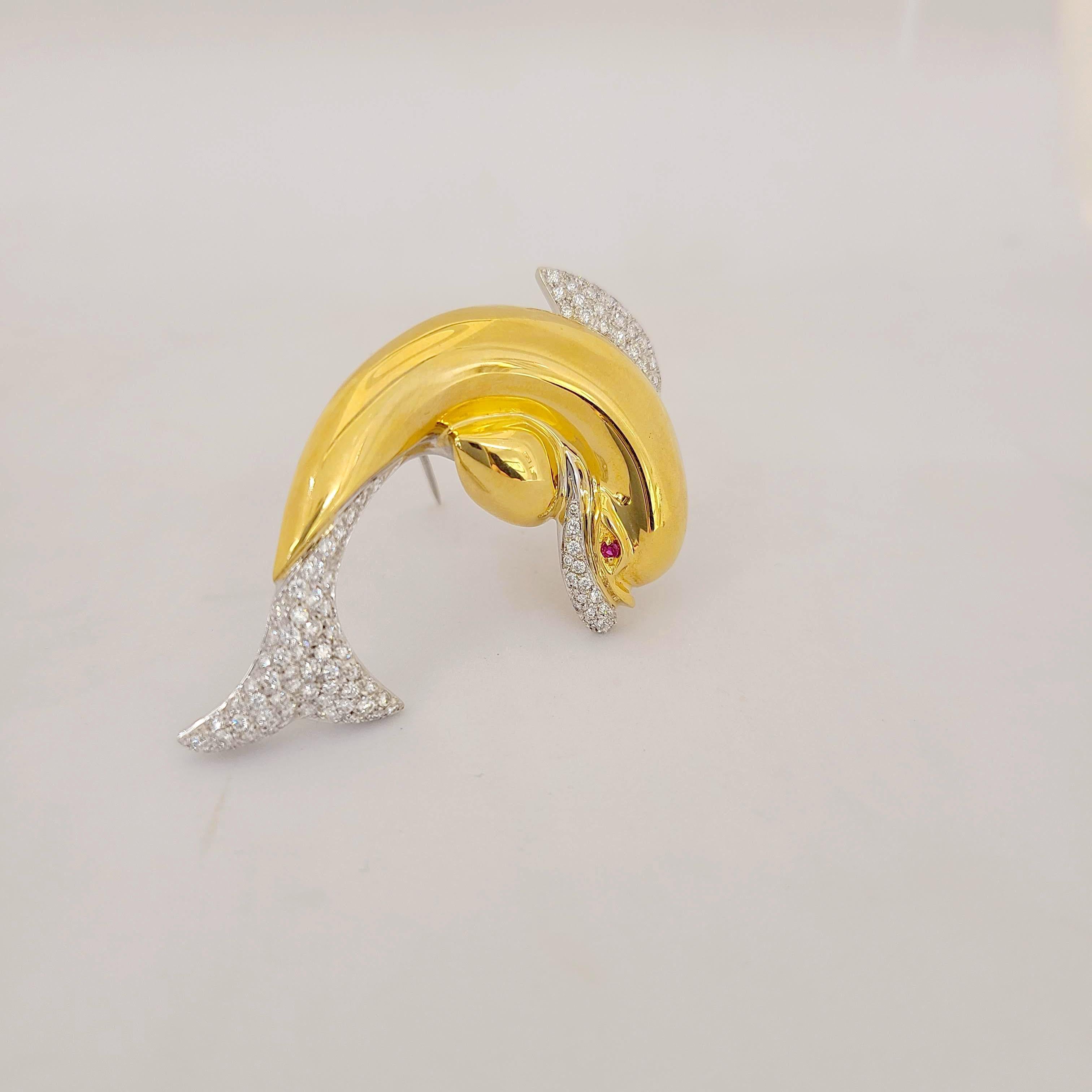 Broche dauphin en or jaune 18 carats et diamants de 1,49 carat Neuf - En vente à New York, NY