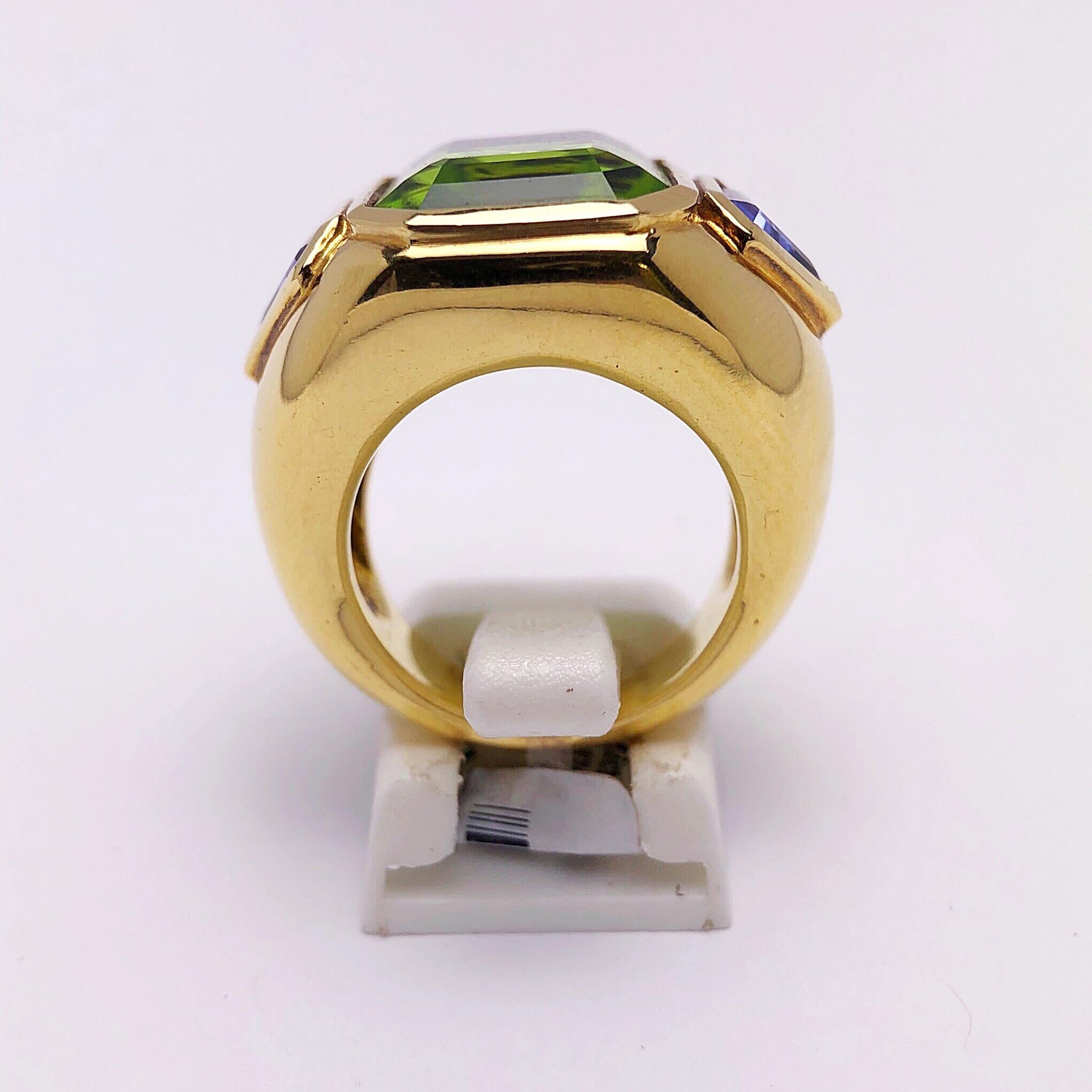 Contemporary 18 Karat Yellow Gold, 15.33 Carat Peridot and 1.87 Carat Tanzanite Ring