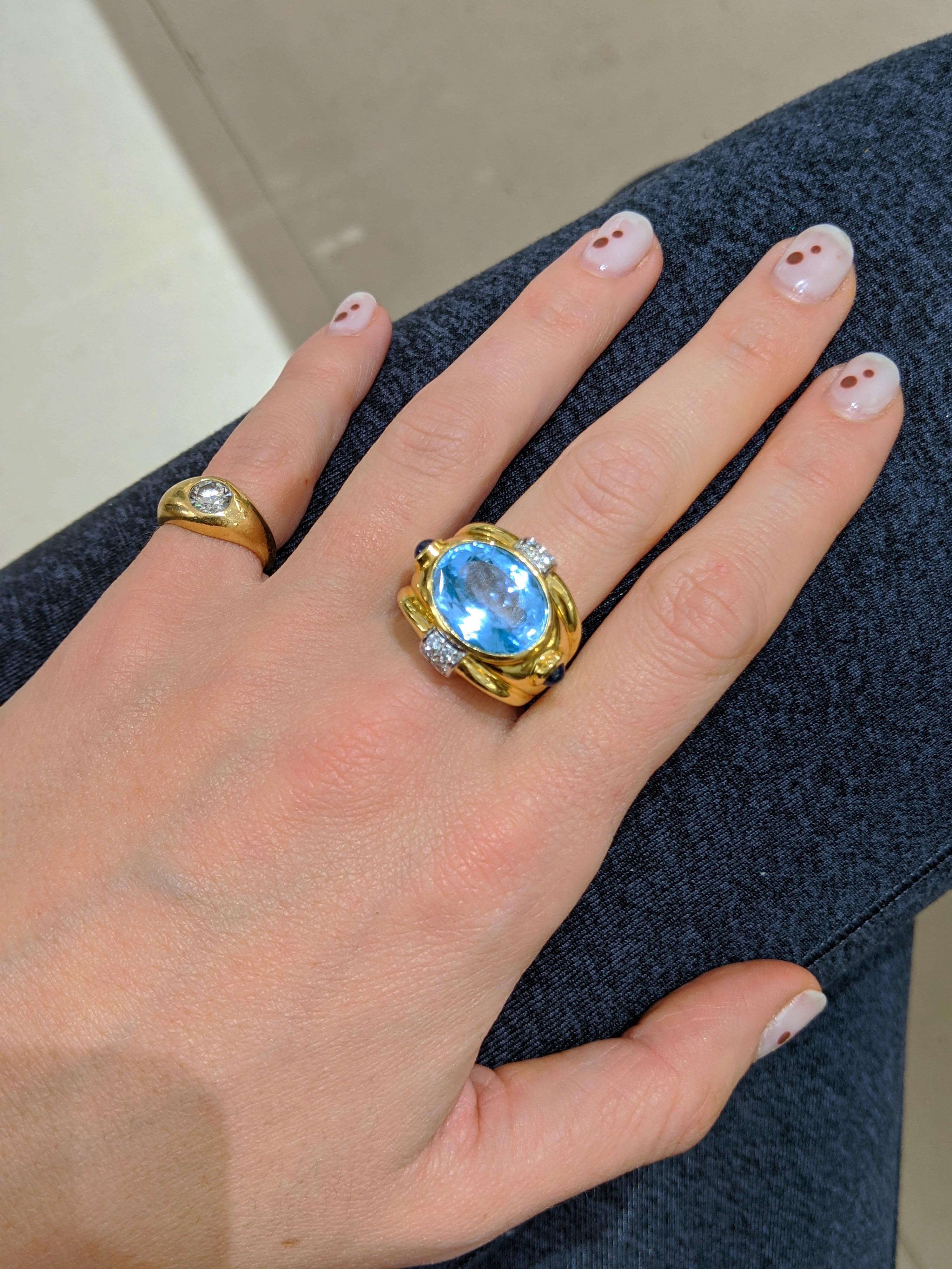 Oval Cut 18 Karat Yellow Gold and 12.23 Carat Oval Blue Topaz Ring