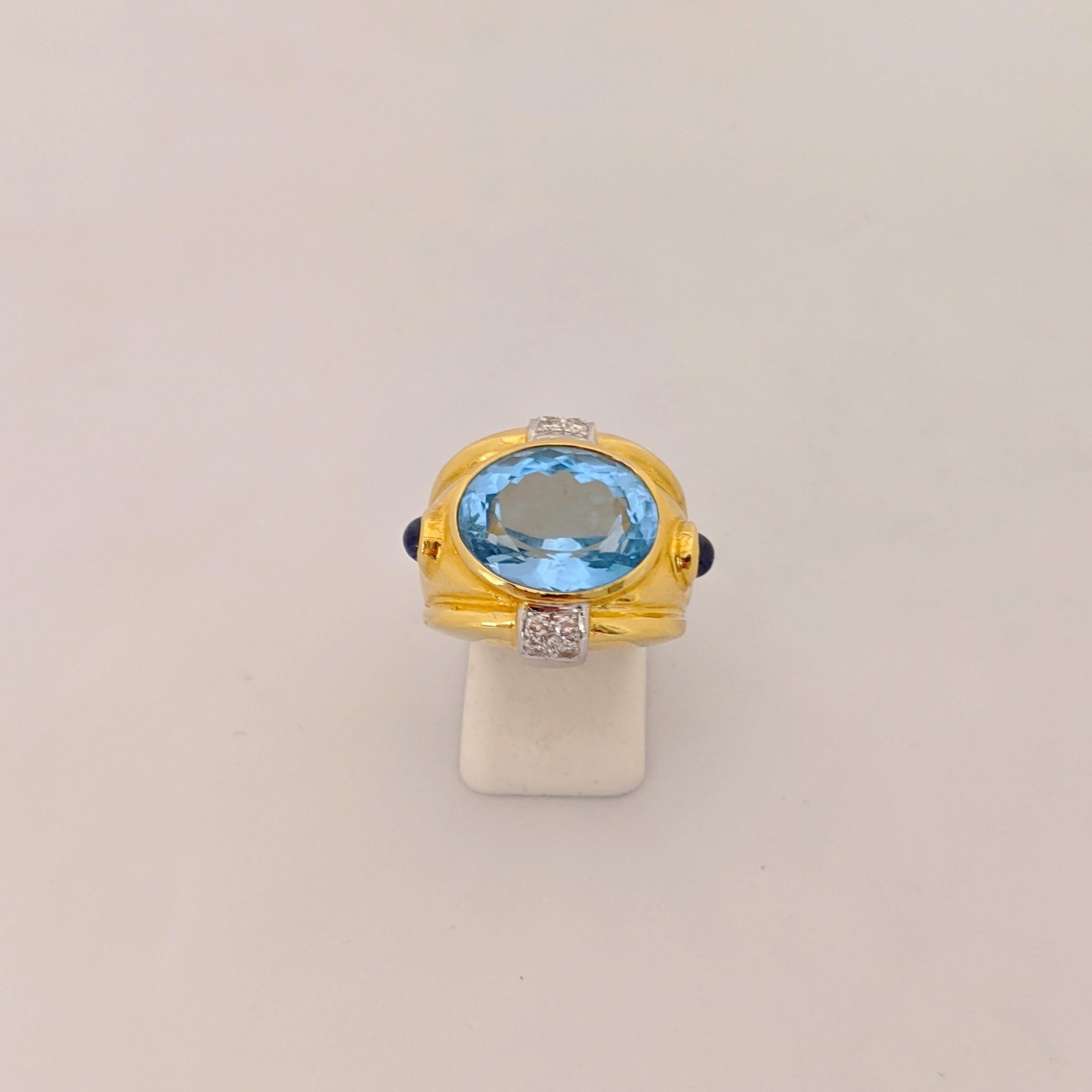 18 Karat Yellow Gold and 12.23 Carat Oval Blue Topaz Ring In New Condition In New York, NY