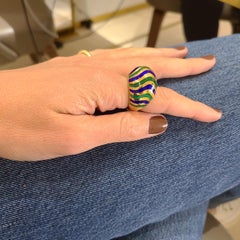 Anello a cupola in oro giallo 18 carati con smalto blu e verde