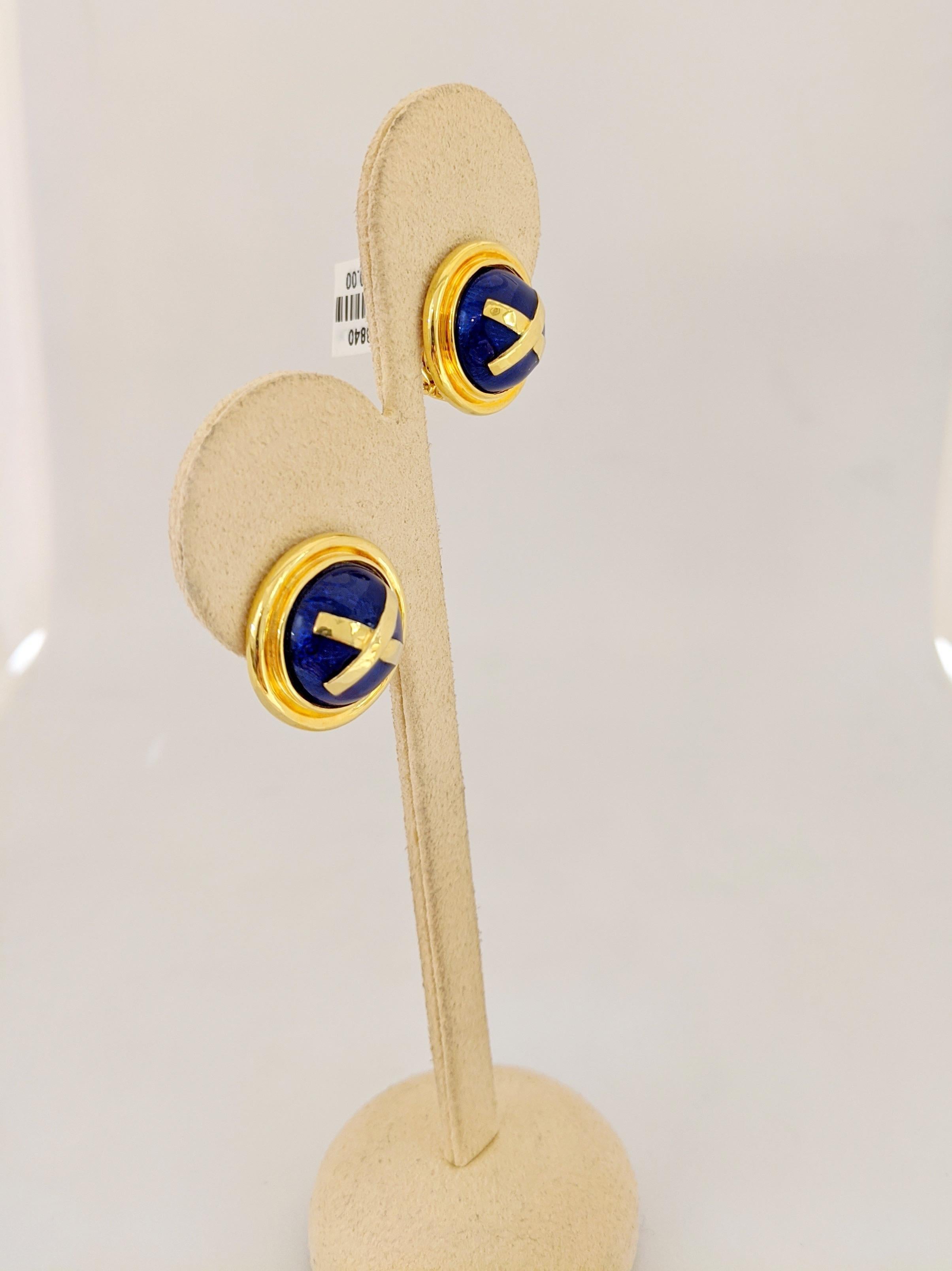 Cellini Jewelers Boucles d'oreilles en or 18 carats avec émail bleu et or jaune « X » Unisexe en vente