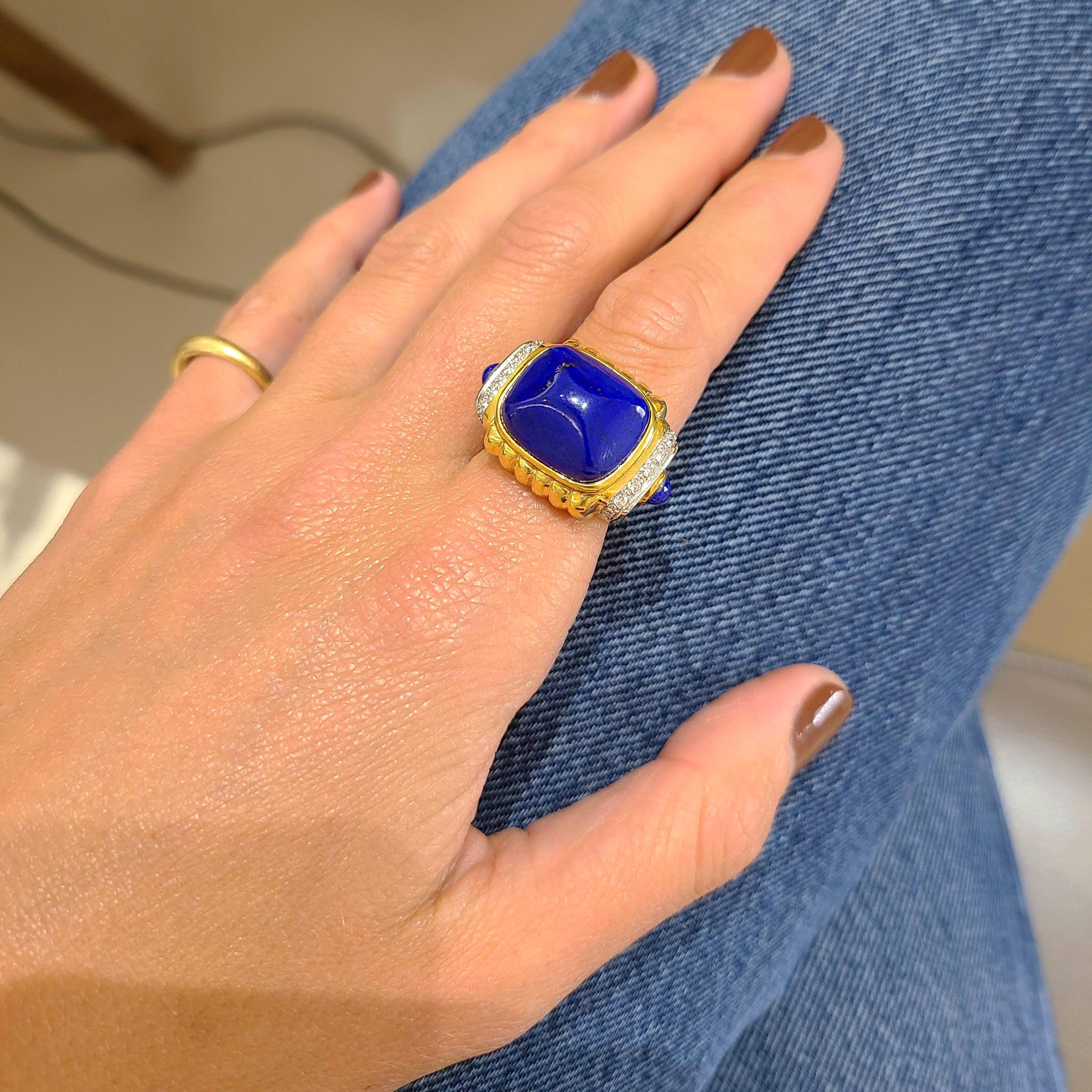 18 Karat Yellow Gold Ring with Lapis Lazuli and Diamond Ring In New Condition For Sale In New York, NY
