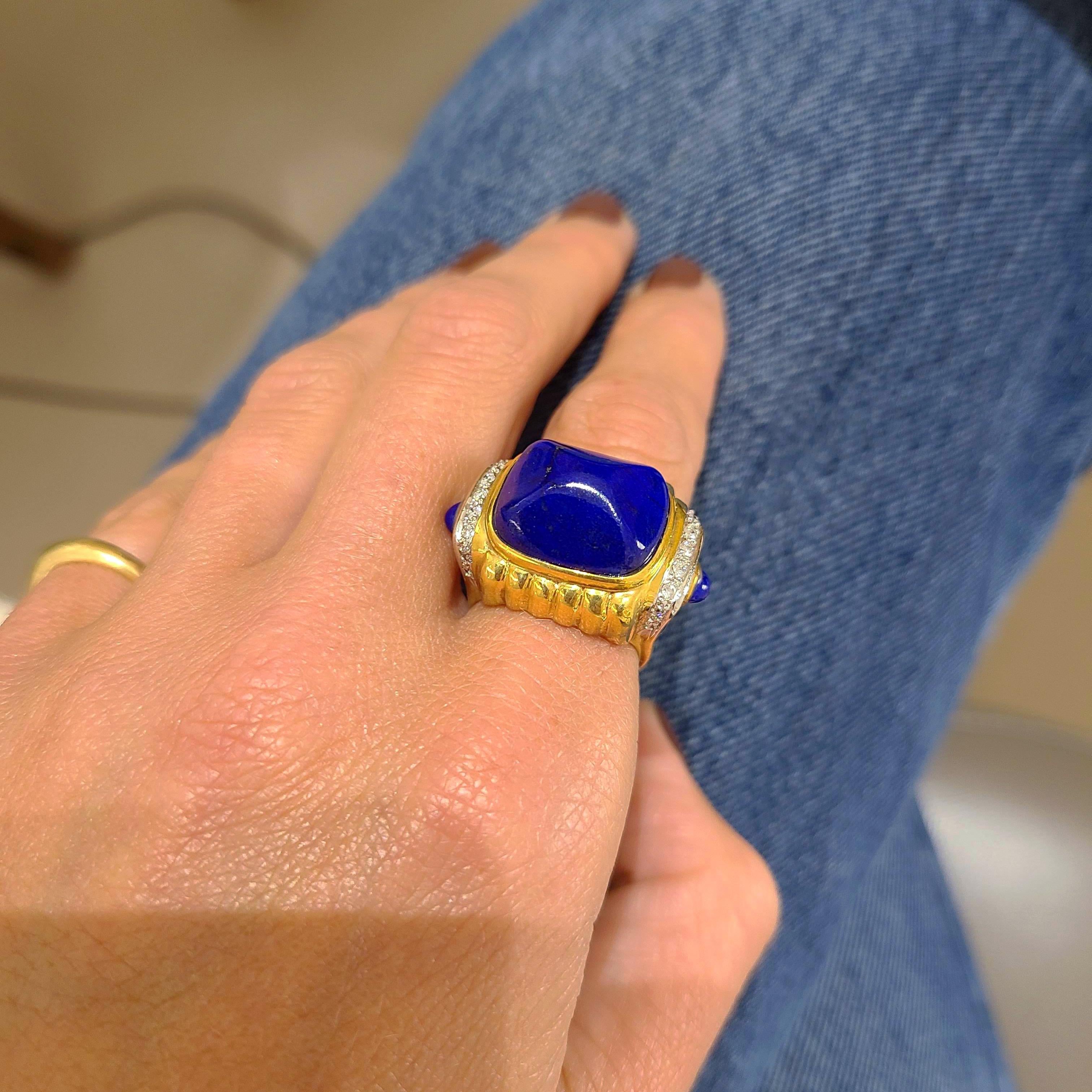 Women's or Men's 18 Karat Yellow Gold Ring with Lapis Lazuli and Diamond Ring For Sale