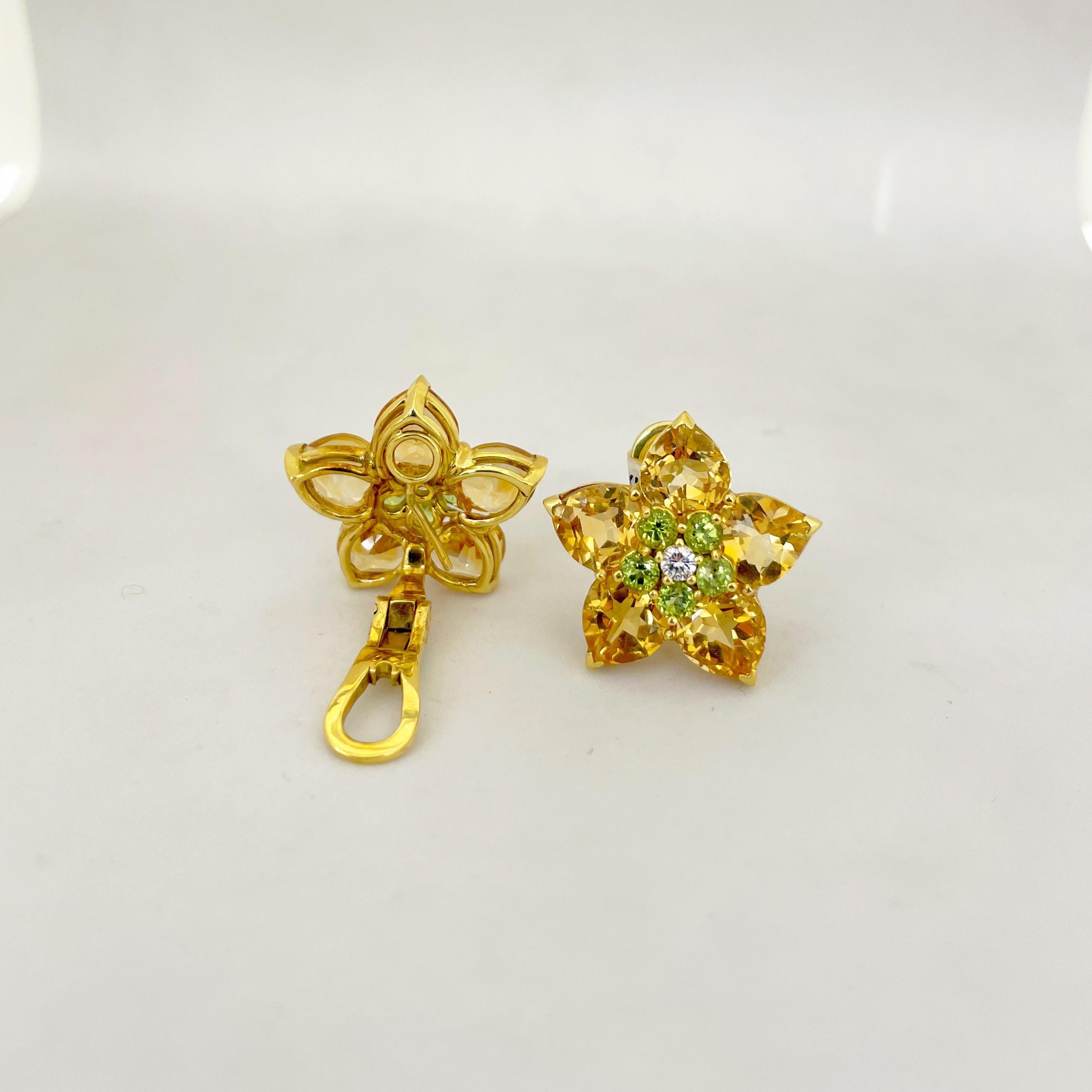 Contemporary 18 Karat Yellow Gold Flower 18.00 Carat Citrine, Peridot and Diamond Earrings