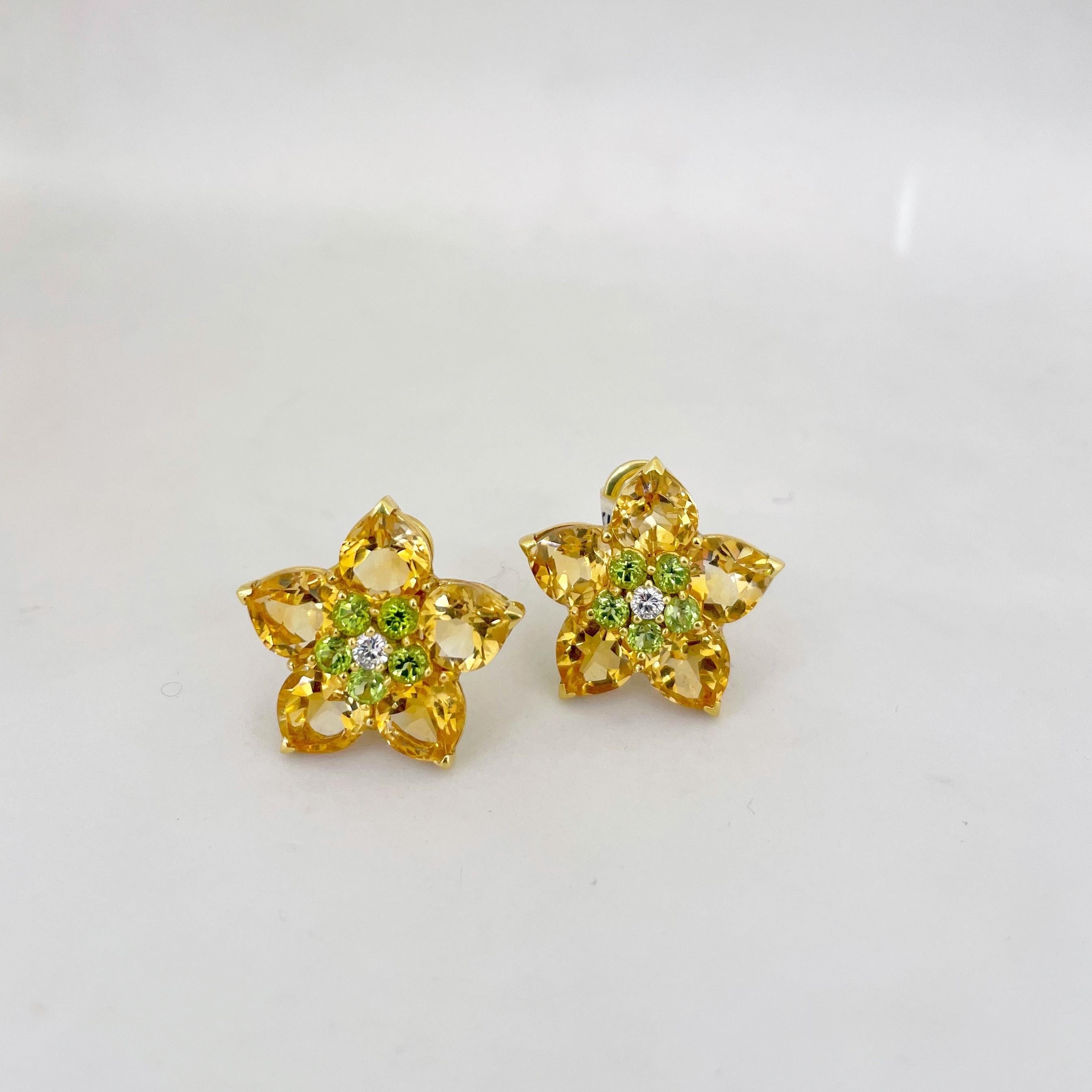 18 Karat Yellow Gold Flower 18.00 Carat Citrine, Peridot and Diamond Earrings In New Condition In New York, NY