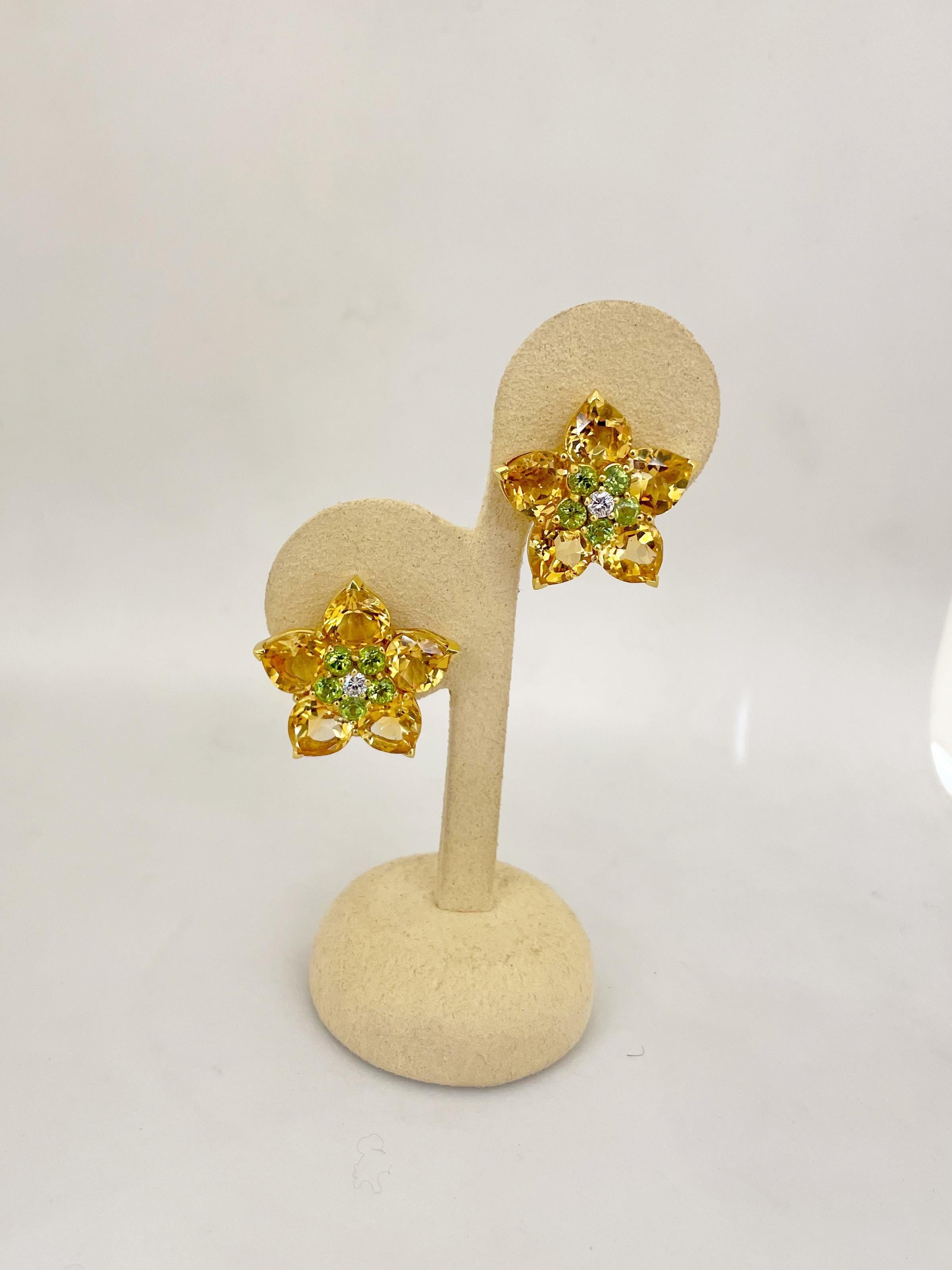 Women's or Men's 18 Karat Yellow Gold Flower 18.00 Carat Citrine, Peridot and Diamond Earrings