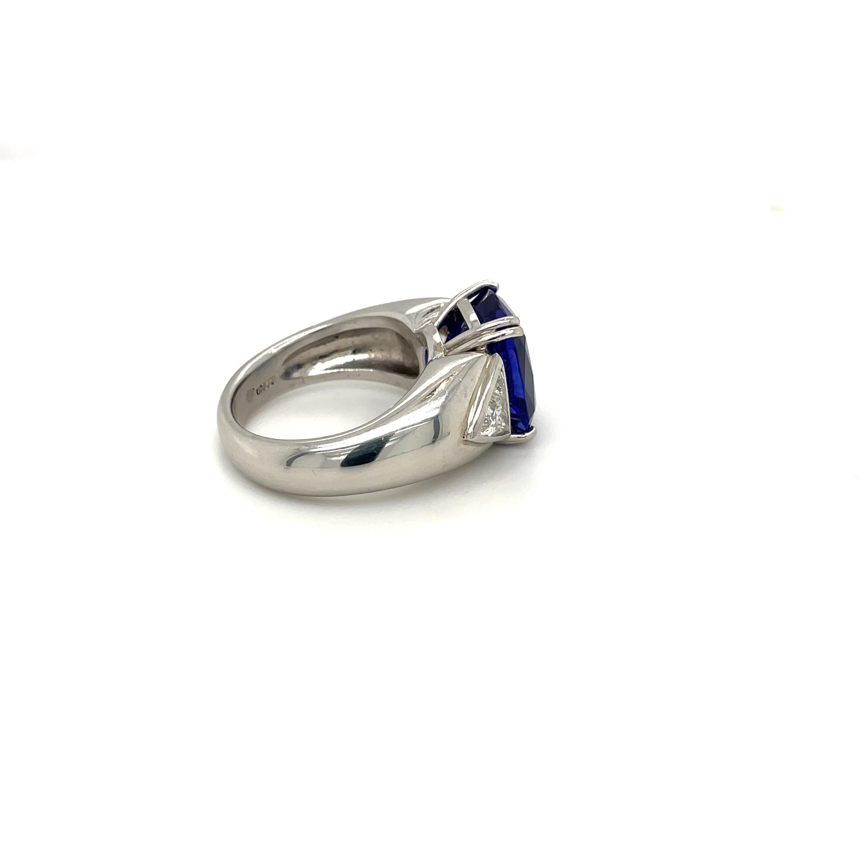 Cellini Jewelers 9.51C.T Tanzanite Ring with Diamond Side Stone Set in Platinum For Sale 2