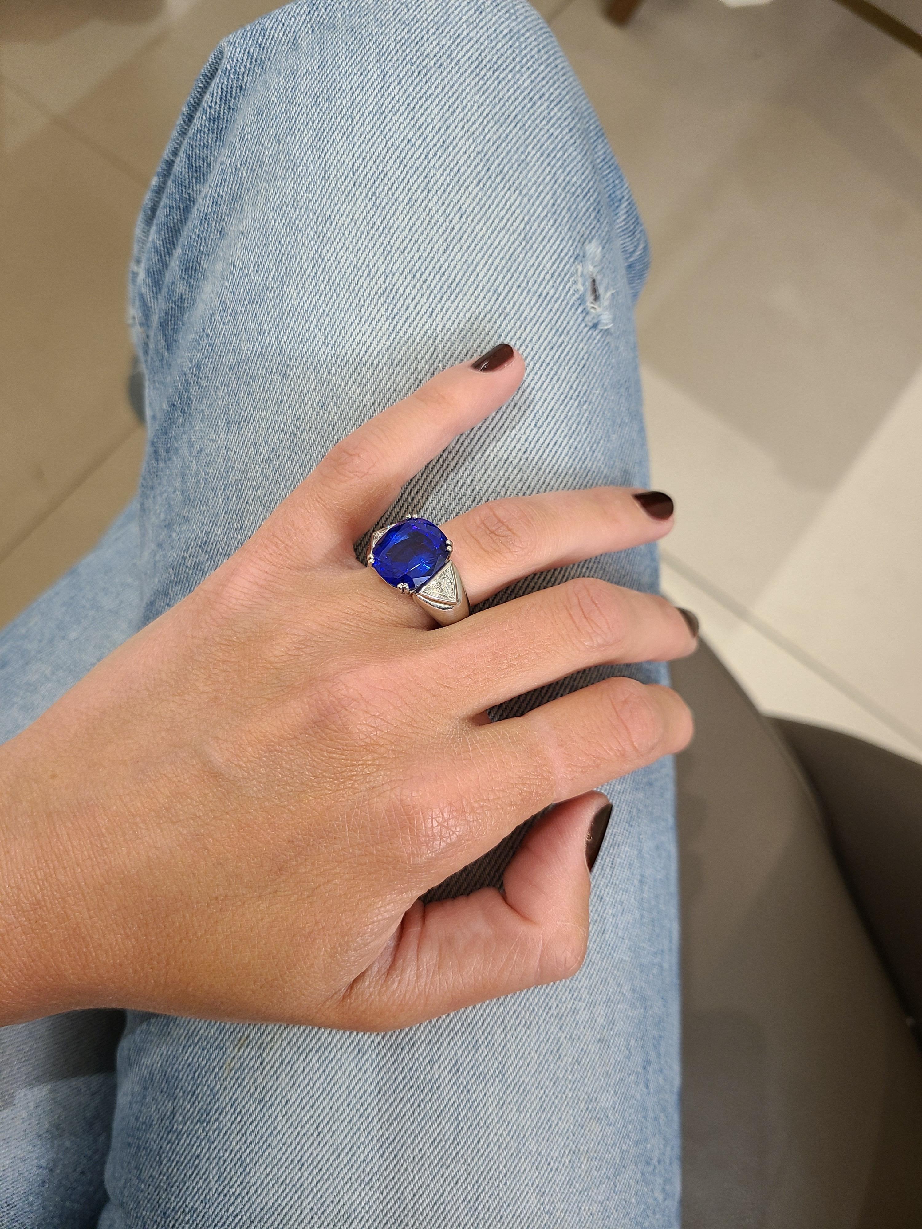 Cellini Jewelers 9.51C.T Tanzanite Ring with Diamond Side Stone Set in Platinum For Sale 5