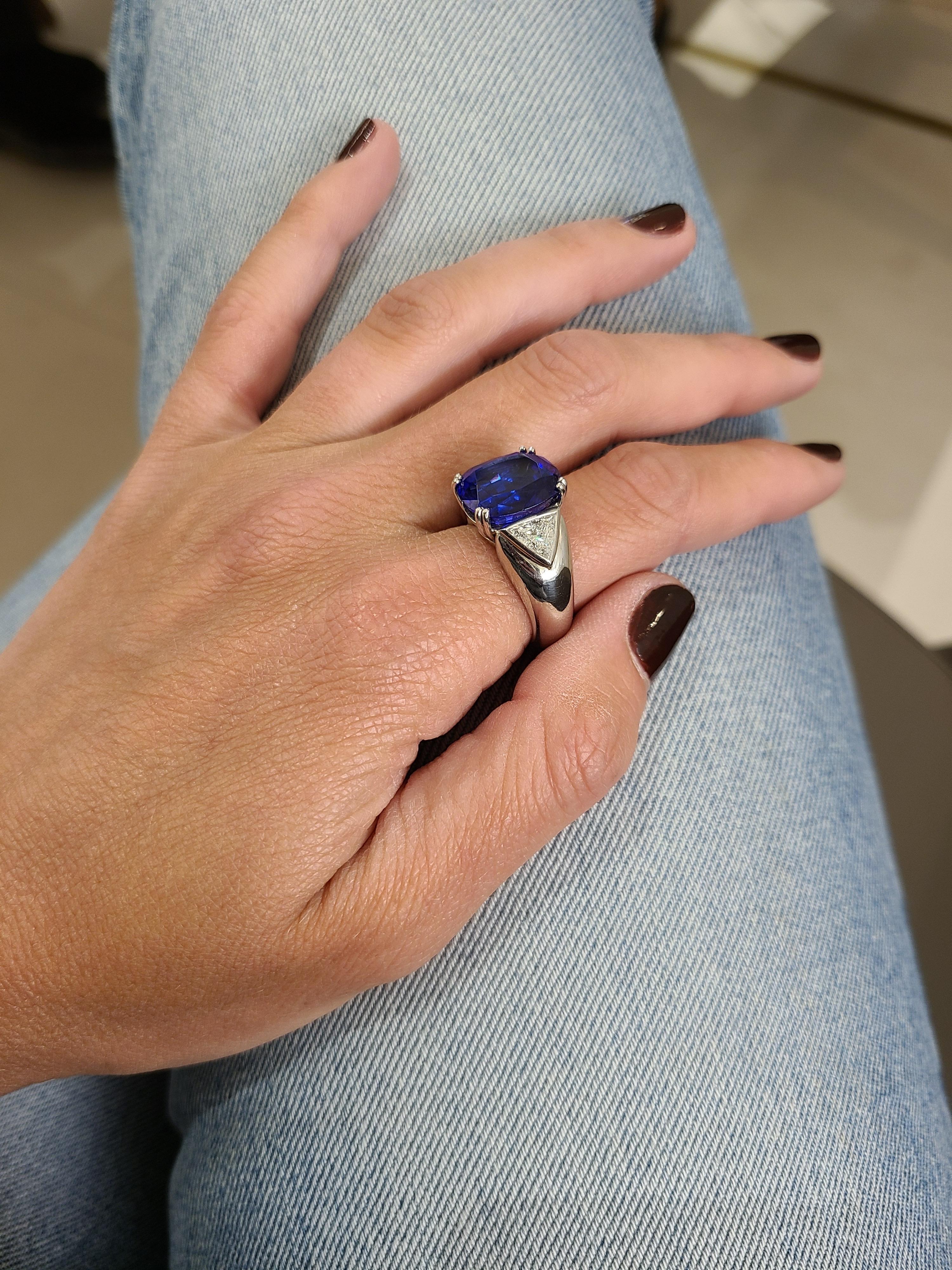 Cellini Jewelers 9.51C.T Tanzanite Ring with Diamond Side Stone Set in Platinum For Sale 6