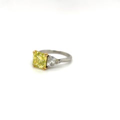 GIA Natural Fancy Intense 3,06 Ct. Strahlender Diamant aus der Chartreuse