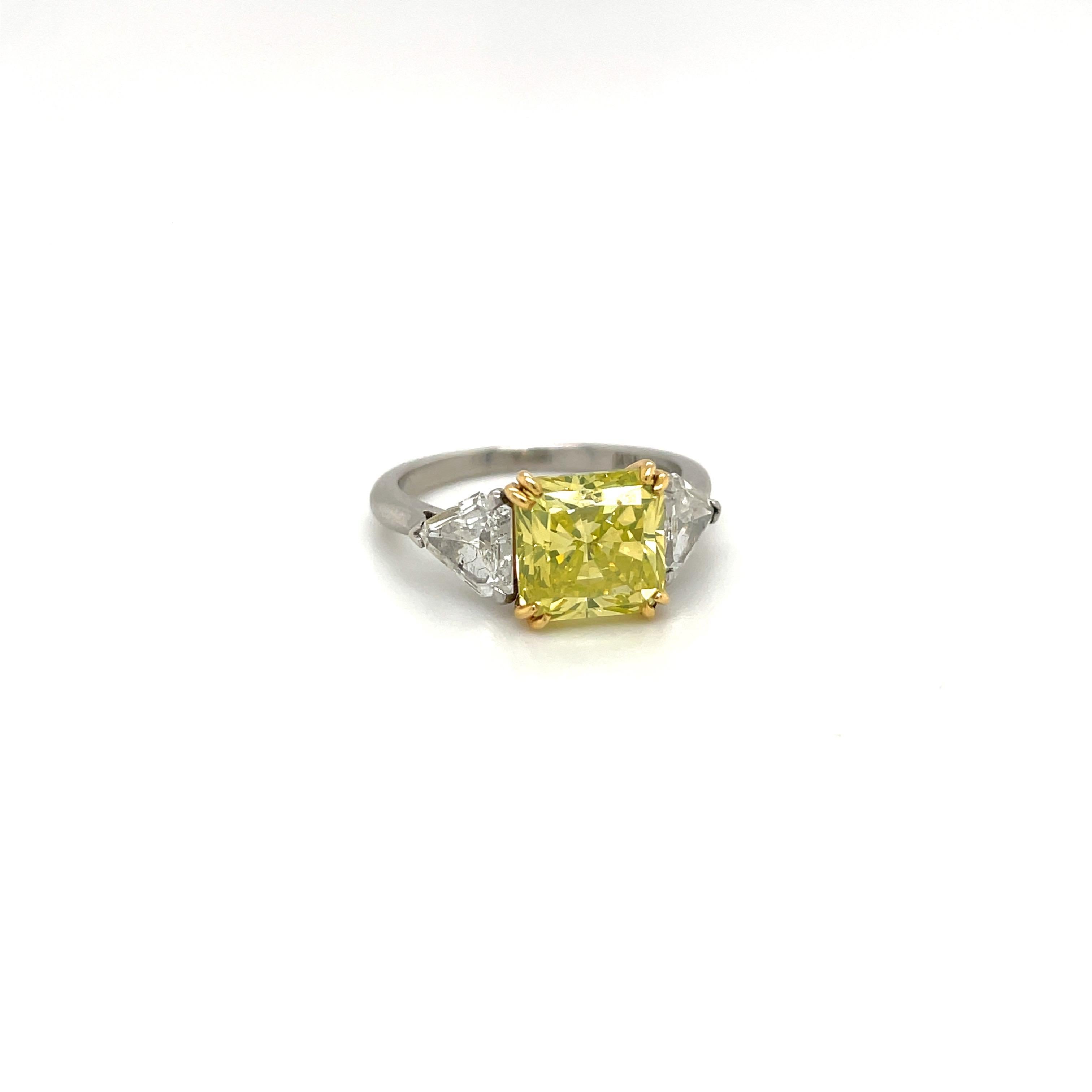 Radiant Cut GIA Natural Fancy Intense 3.06Ct. Chartreuse Radiant Diamond For Sale