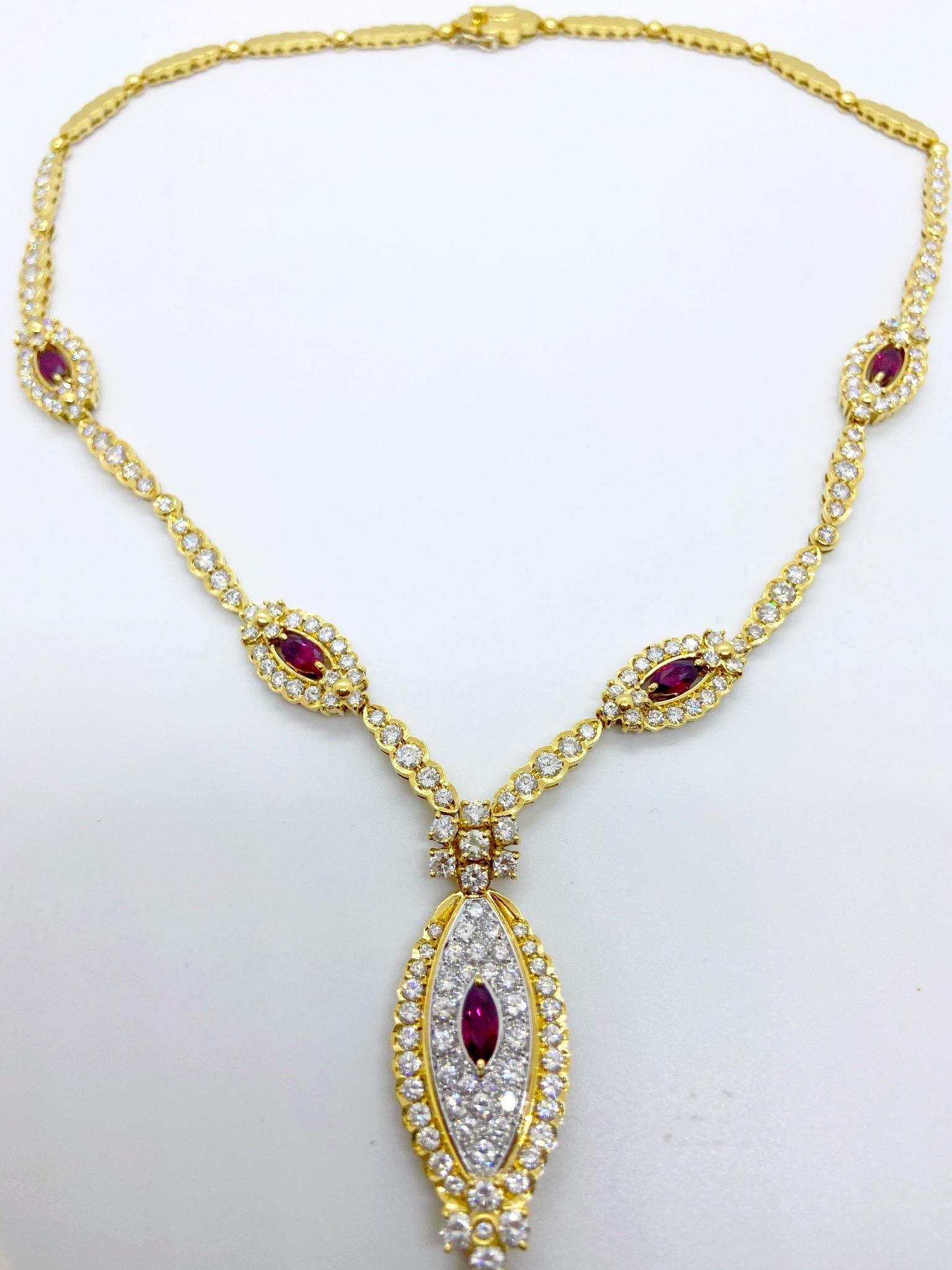 Taille Marquise Collier NYC en or jaune 18 carats avec diamants de 11,84 carats et rubis de 3,15 carats en vente
