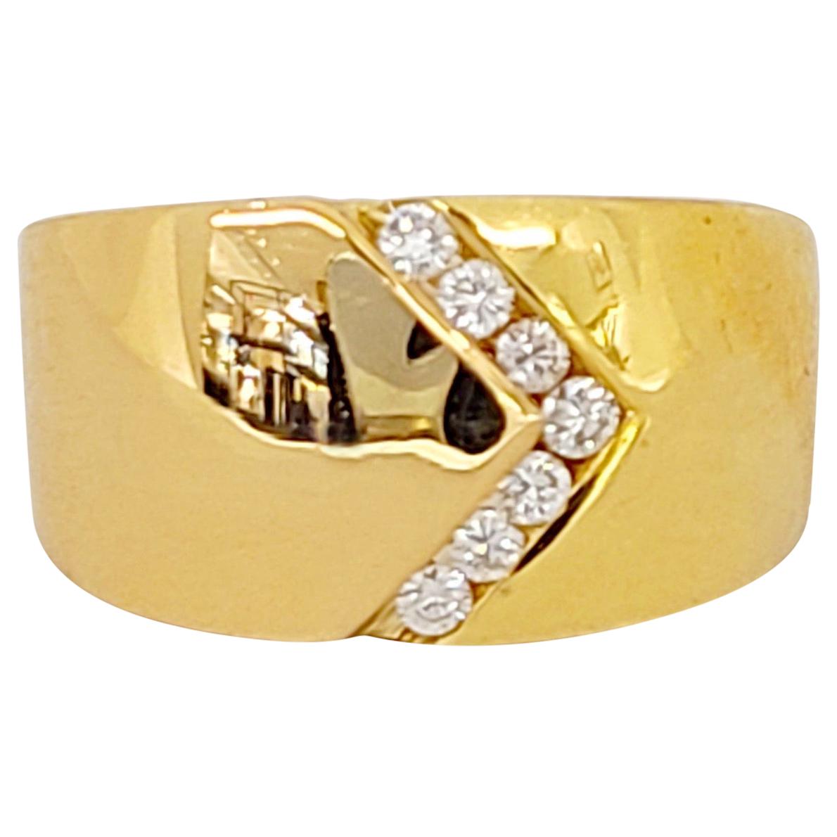 NYC 18 Karat Yellow Gold and Diamond 0.21 Carat Ring For Sale