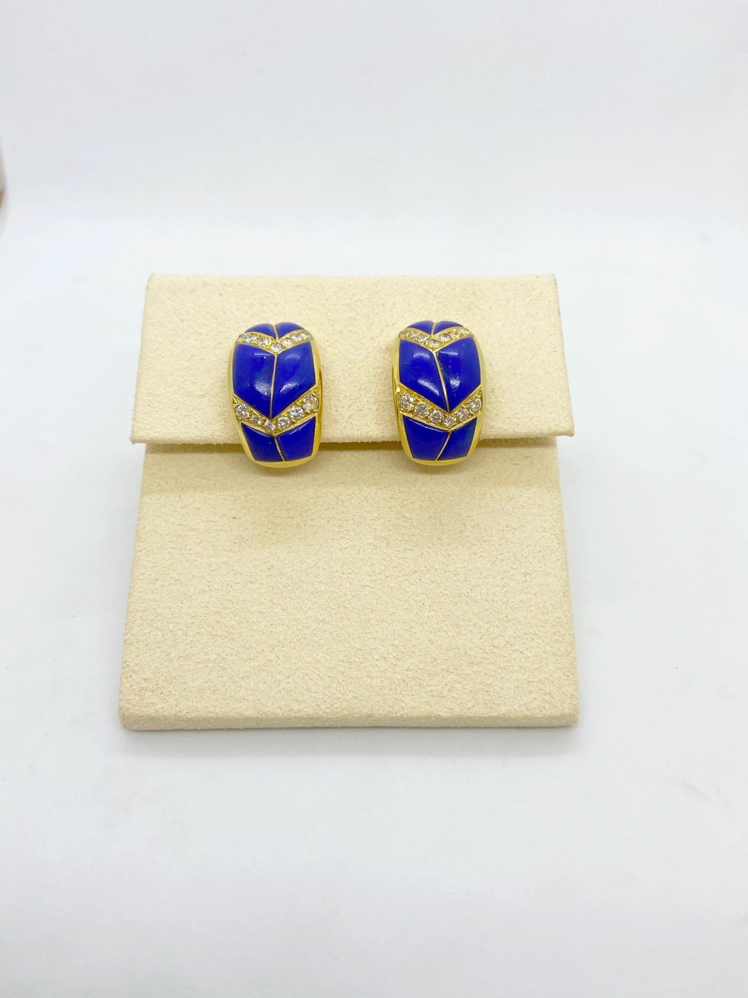 18 karat yellow gold  earrings set with round brilliant diamonds and sections of lapis lazuli. The earrings measure 1