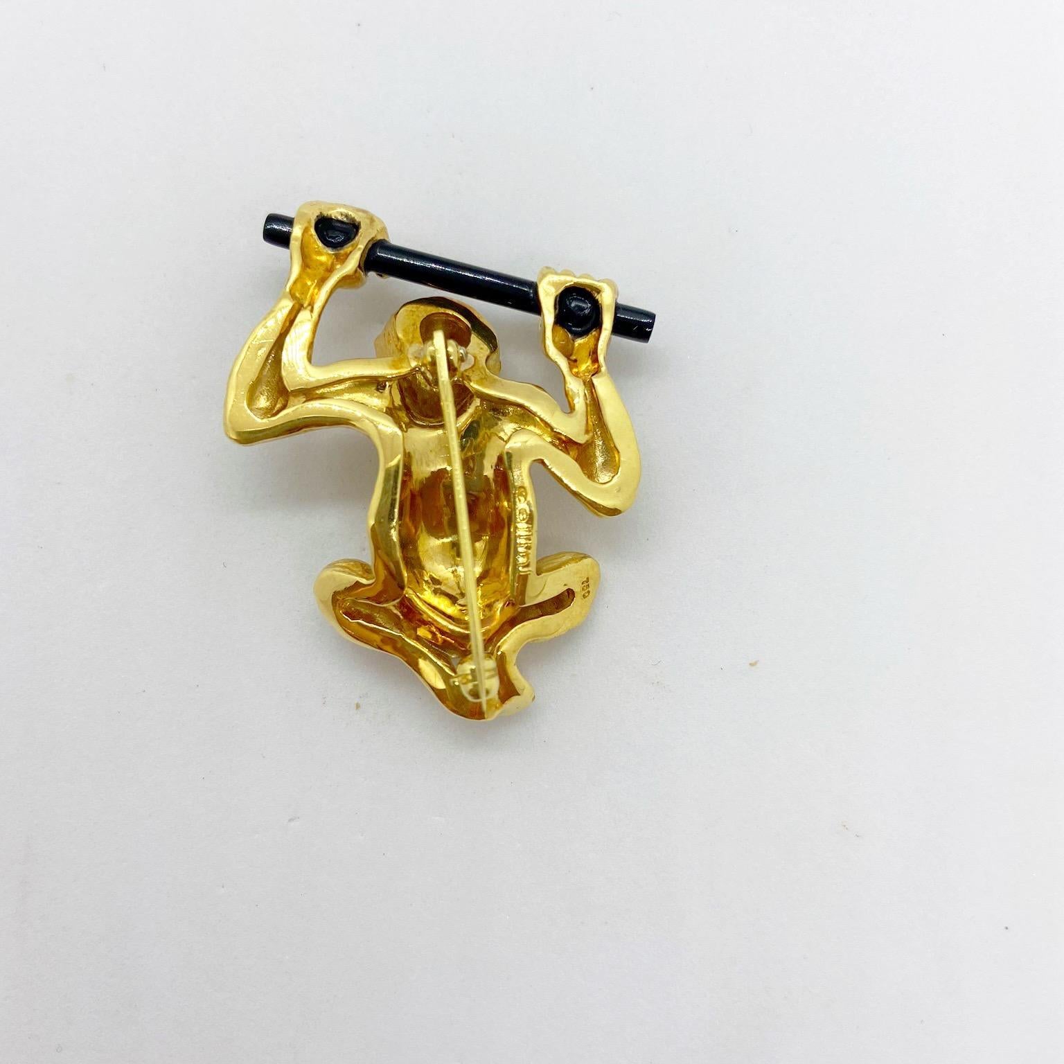 Broche singe NYC en or jaune 18 carats avec onyx et rubis Unisexe en vente