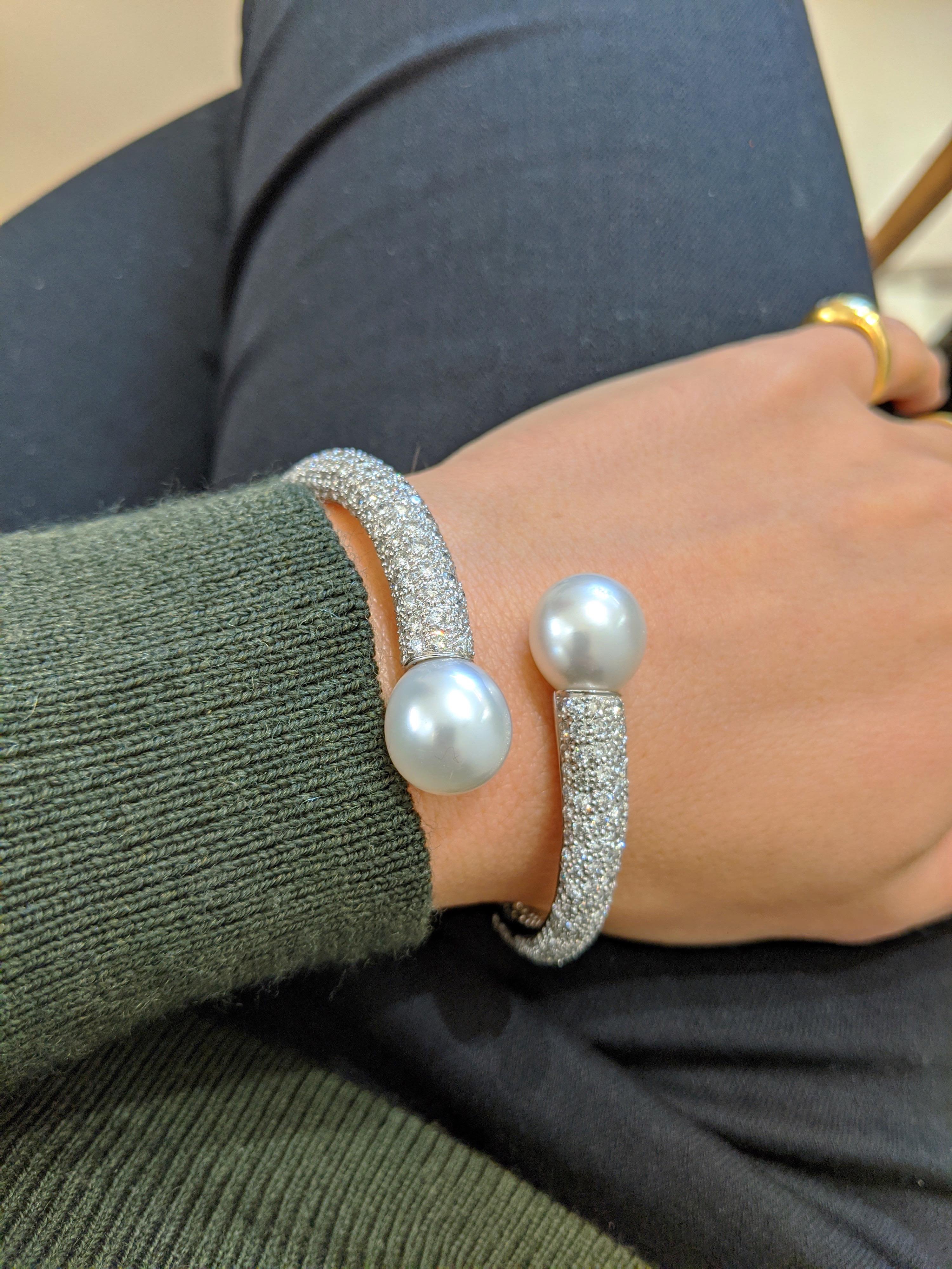 Cellini Jewelers Armband aus Platin, Südseeperlen und 8,55 Karat Diamanten (Moderne) im Angebot