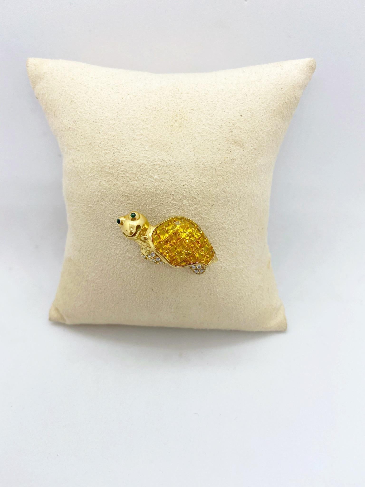 Women's or Men's Cellini NYC 18 Karat Yellow Gold Happy Turtle Diamond and Yellow Sapphire Brooch