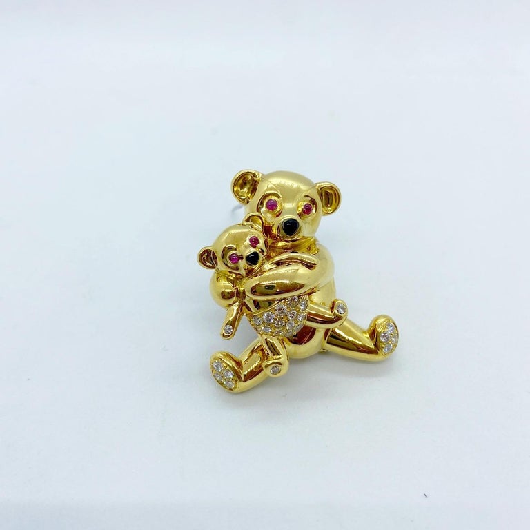 Women's or Men's Cellini NYC 18 Karat Gold Mama and Baby Teddy Bear Brooch with Diamonds and Ruby