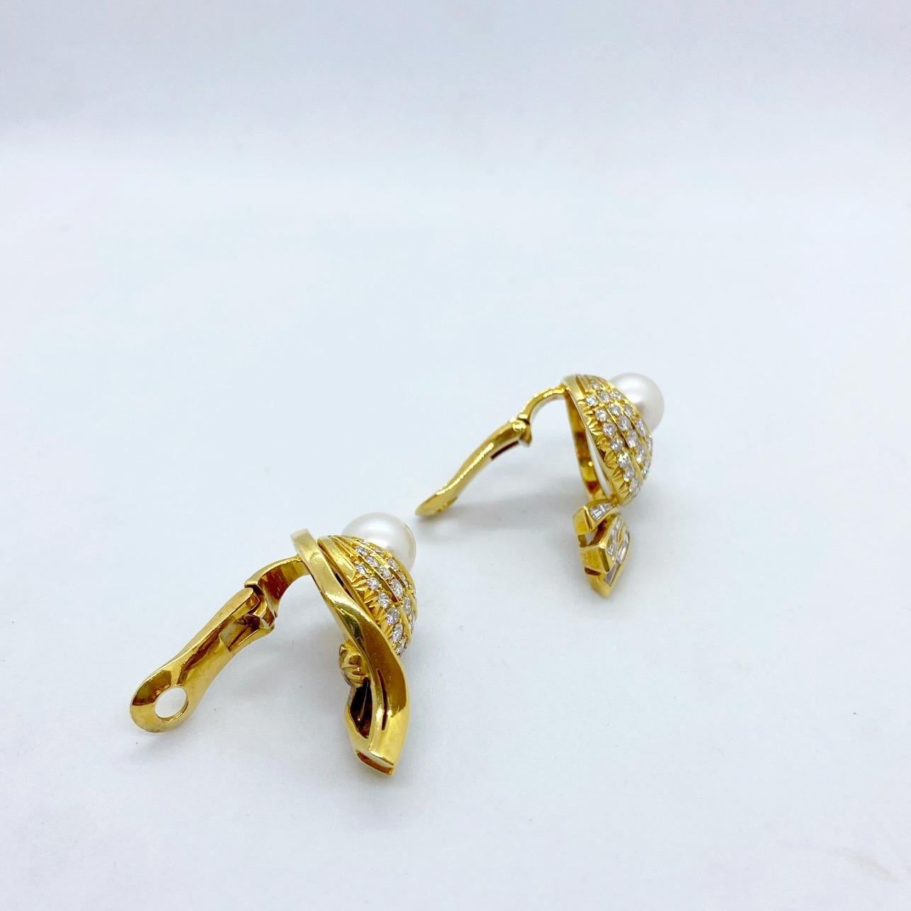 Women's or Men's Cellini NYC 18 Karat Gold, Swirl Earrings with 4.06 Carat Diamonds and Pearls For Sale