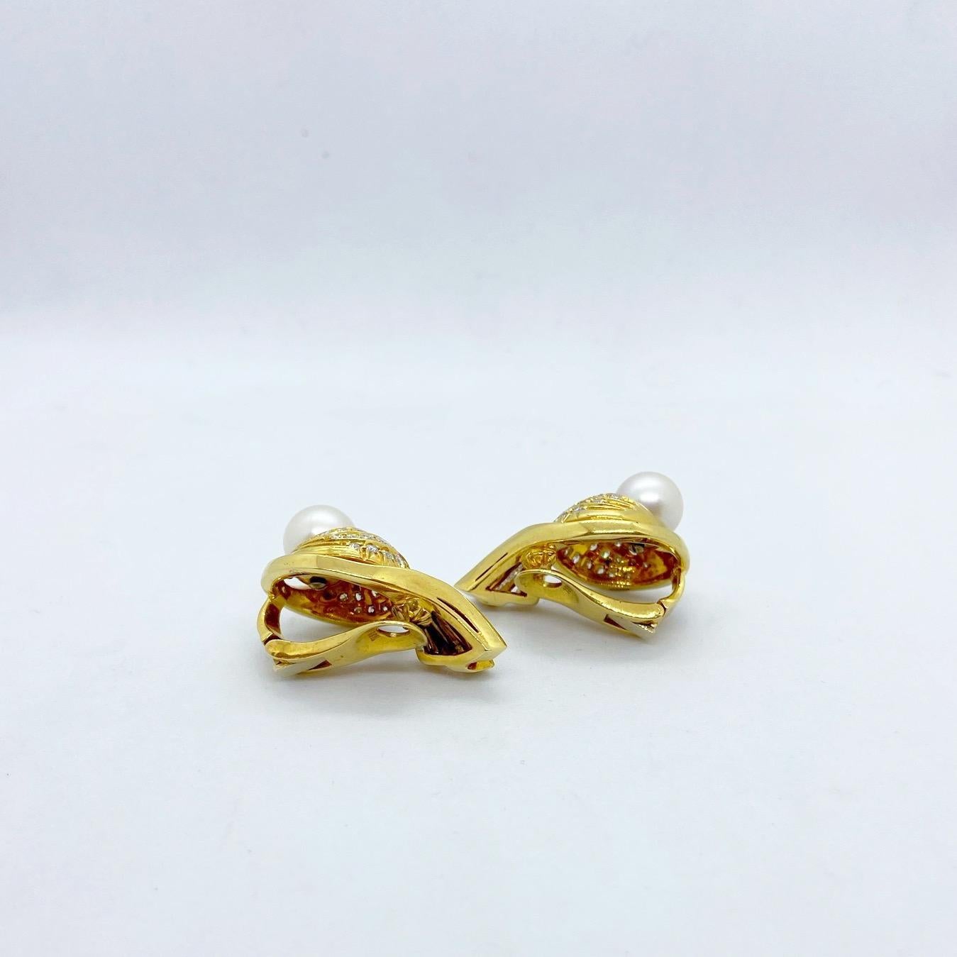 Cellini NYC Boucles d'oreilles tourbillon en or 18 carats avec diamants et perles de 4,06 carats en vente 3