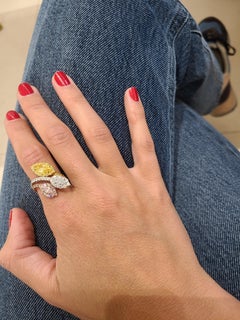 Anello Cellini in platino e diamanti naturali fantasia Pink, Blue e Yellow 18kt