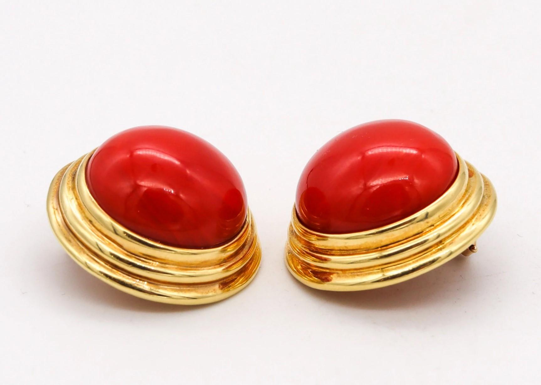 Cellino 1970 Italy Massive Earrings in 18Kt Gold 70.2 Ctw Sardinian Red Coral In Excellent Condition For Sale In Miami, FL