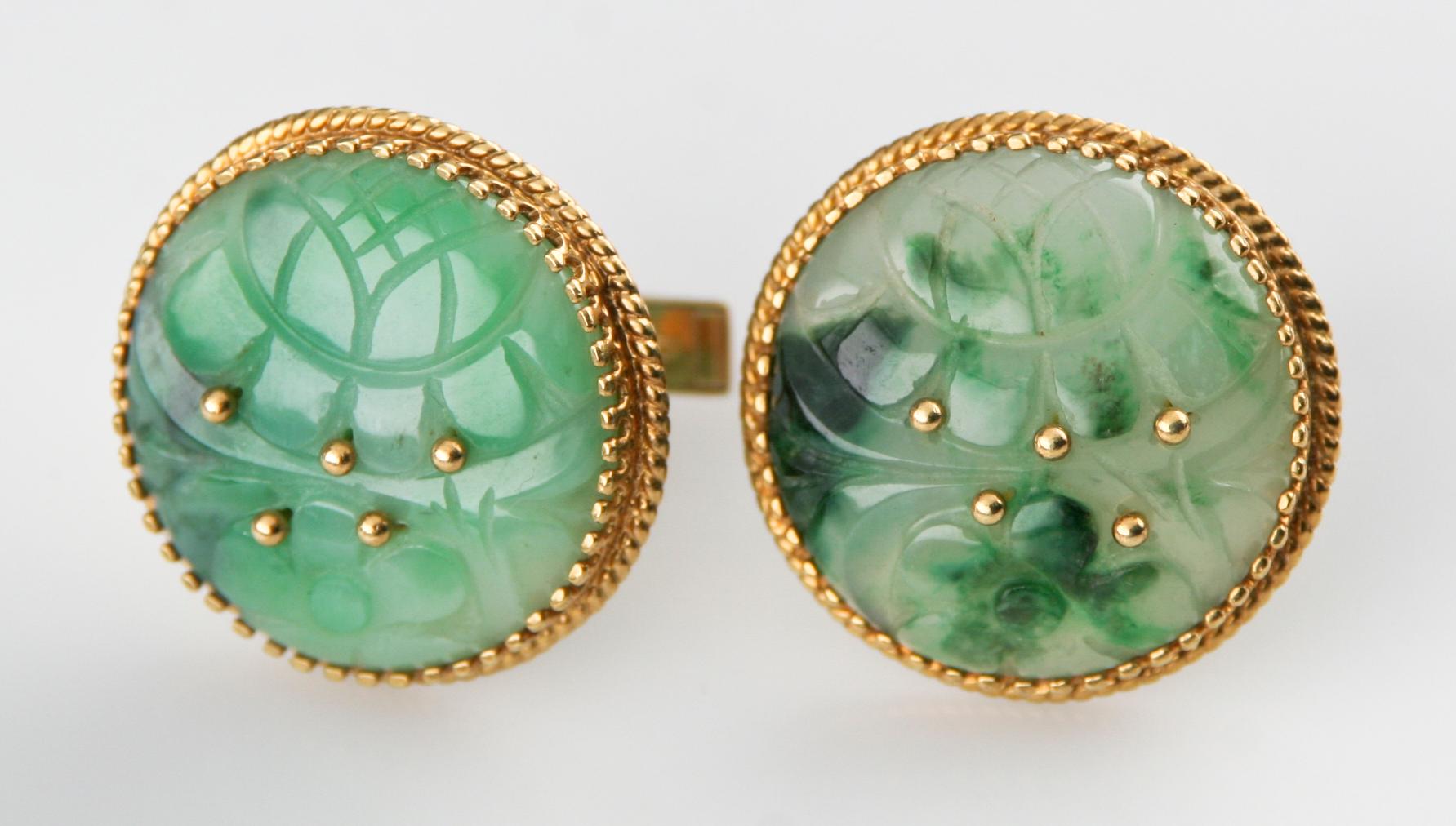 Gorgeous 18k Yellow Gold Cufflinks
Clasps are 14k Yellow Gold
Feature Gorgeous Carved Imperial Jade Stones with Gold Bead Accents
Diameter of Jade = approximately 28 mm
Total Mass = 29.9 grams
