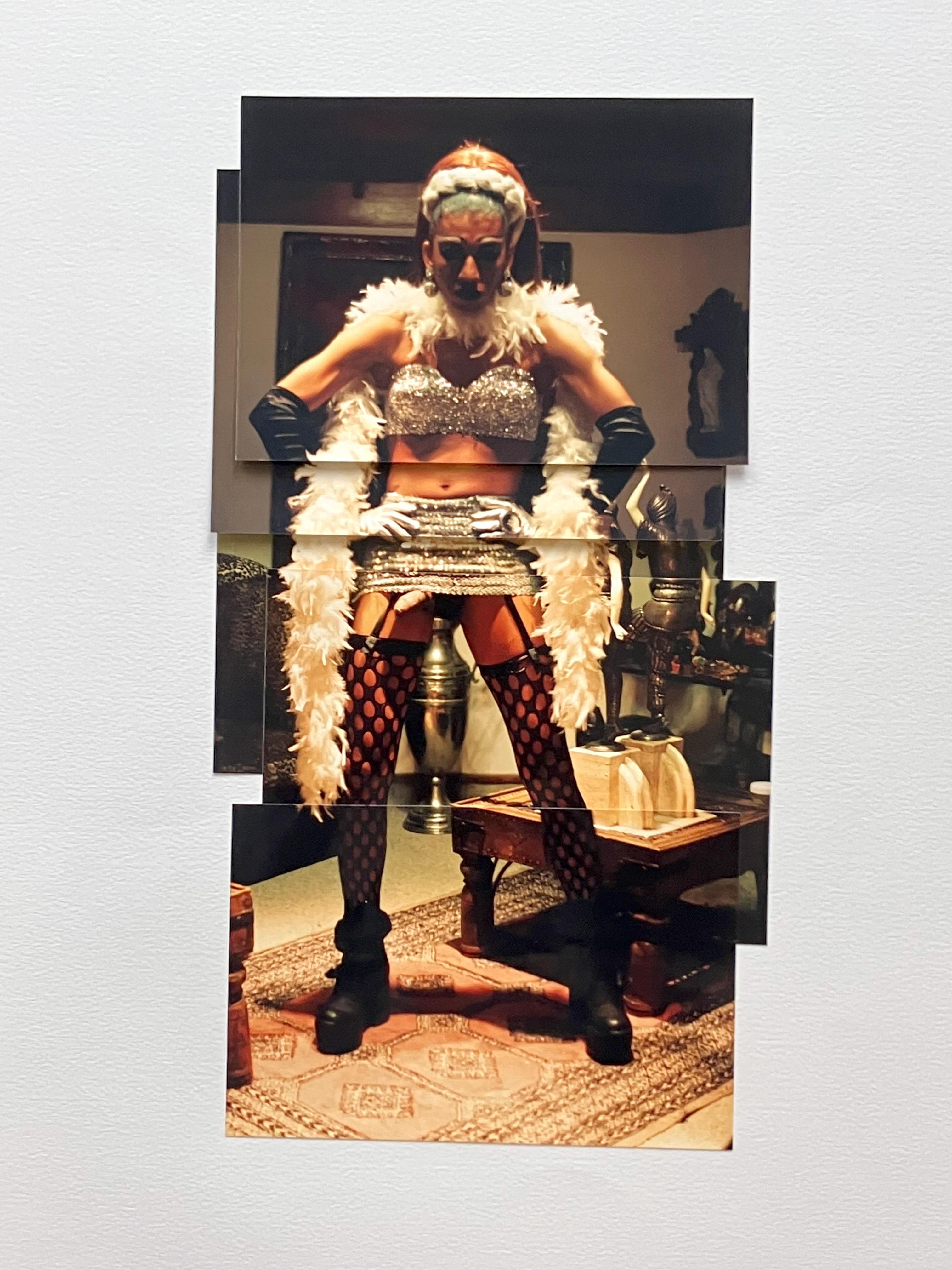 Dragqueen. Aus der Serie Guerreros. Fotocollage – Photograph von Celso José Castro Daza