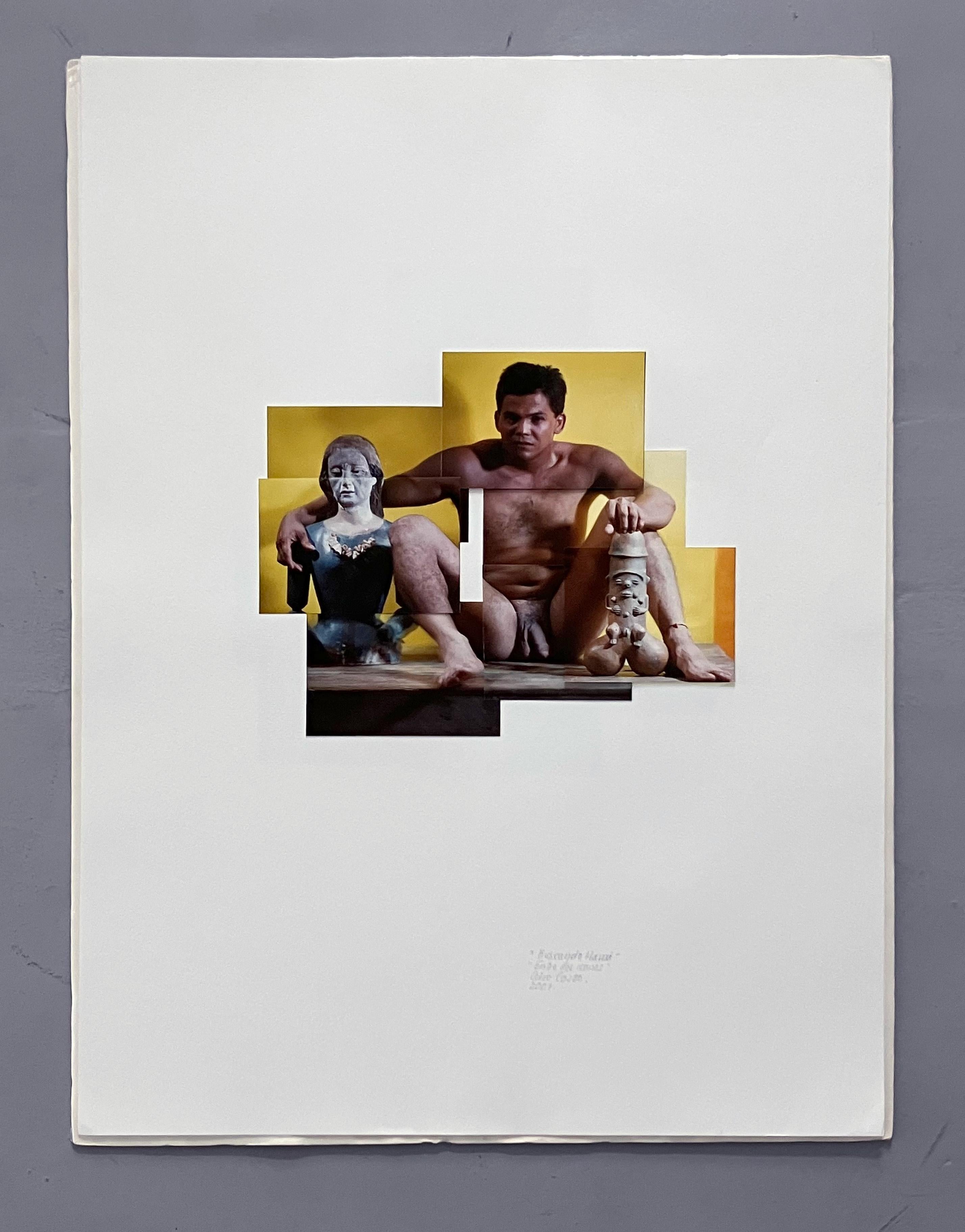 Entre dos Iconos. De la serie Buscando Mamá. Collage fotográfico - Nude Photograph Gris de Celso José Castro Daza