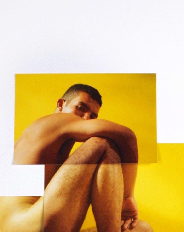 Luis Alberto de la série Identidad, collage de photos de nus, techniques mixtes - Photograph de Celso José Castro Daza