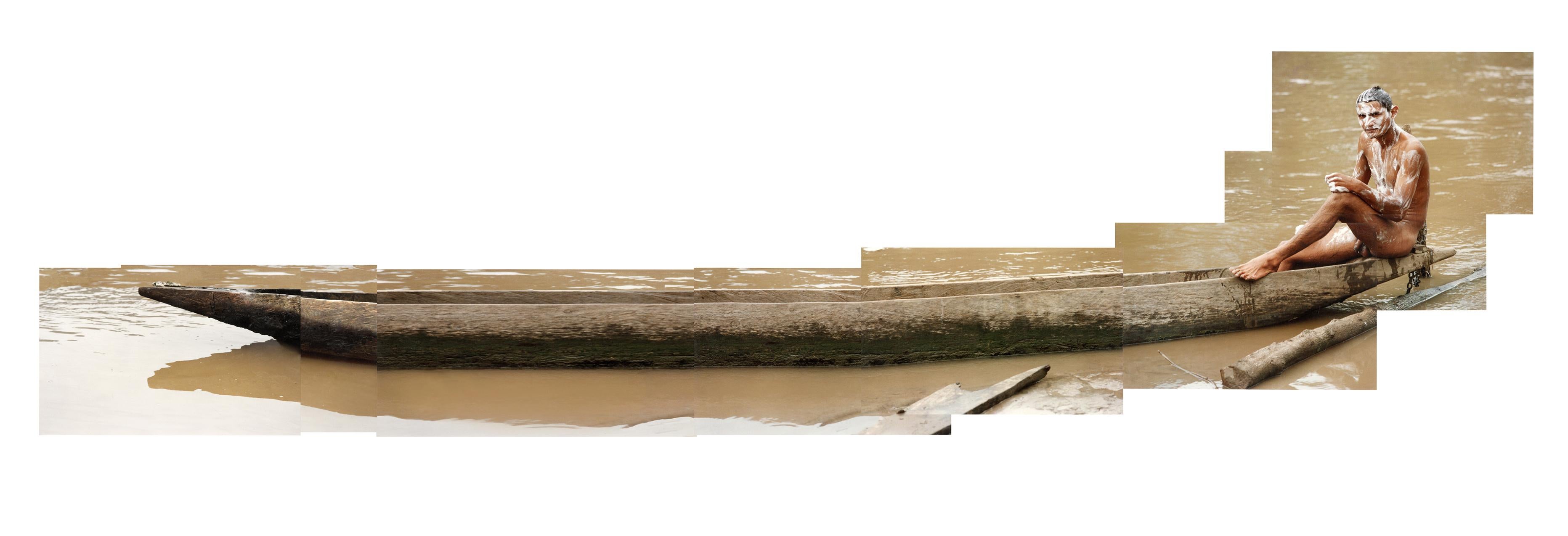 Mann im Kanu. Nackt. Fotografie auf Leinwand gedruckt, in Streifen montiert