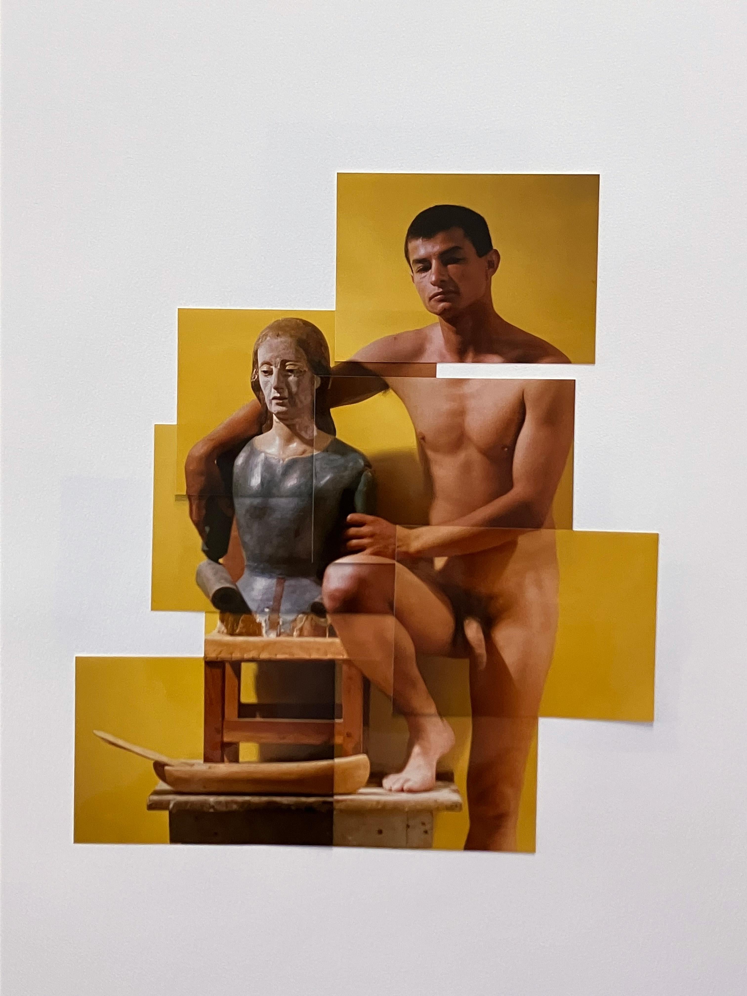 Guerrier. El Paisa. Tiré de la série Buscando Mamá. Collage de photos - Beige Nude Photograph par Celso José Castro Daza