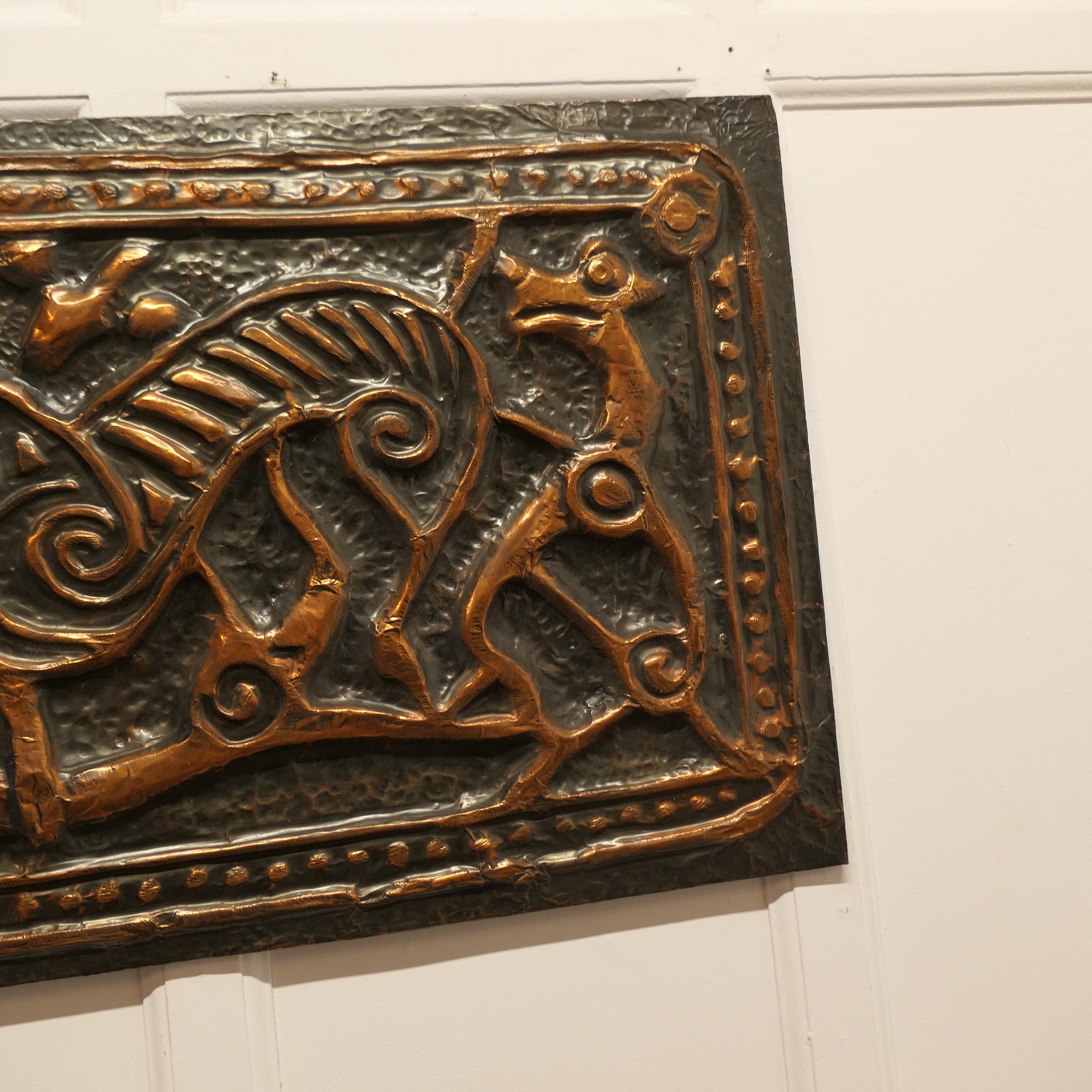 Artisanat Art celtique mural en cuivre d'Irlande, animaux celtiques  Fabriqué à la main en cuivre battu en vente