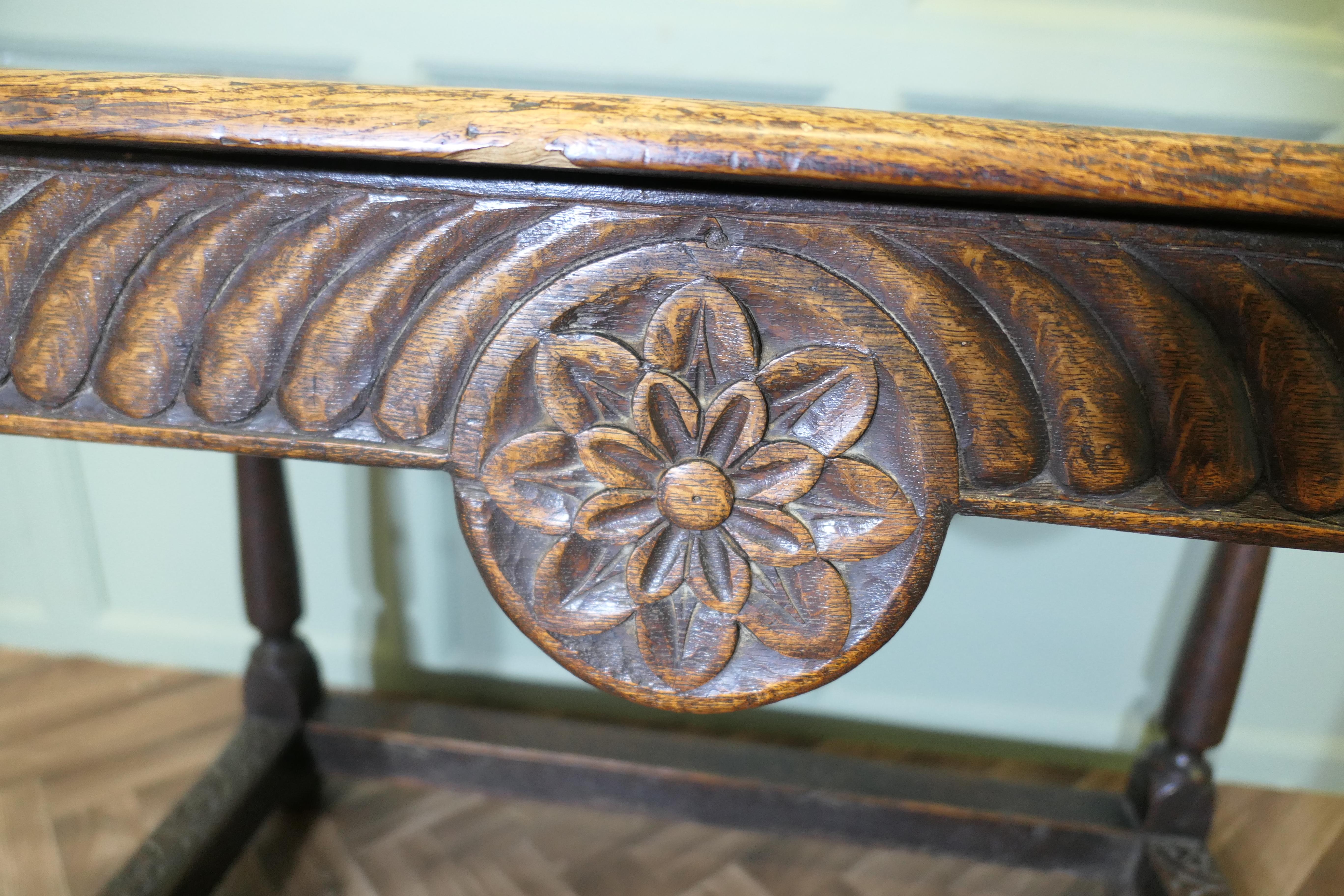 Celtic Carved Oak Occasional Table en venta 1
