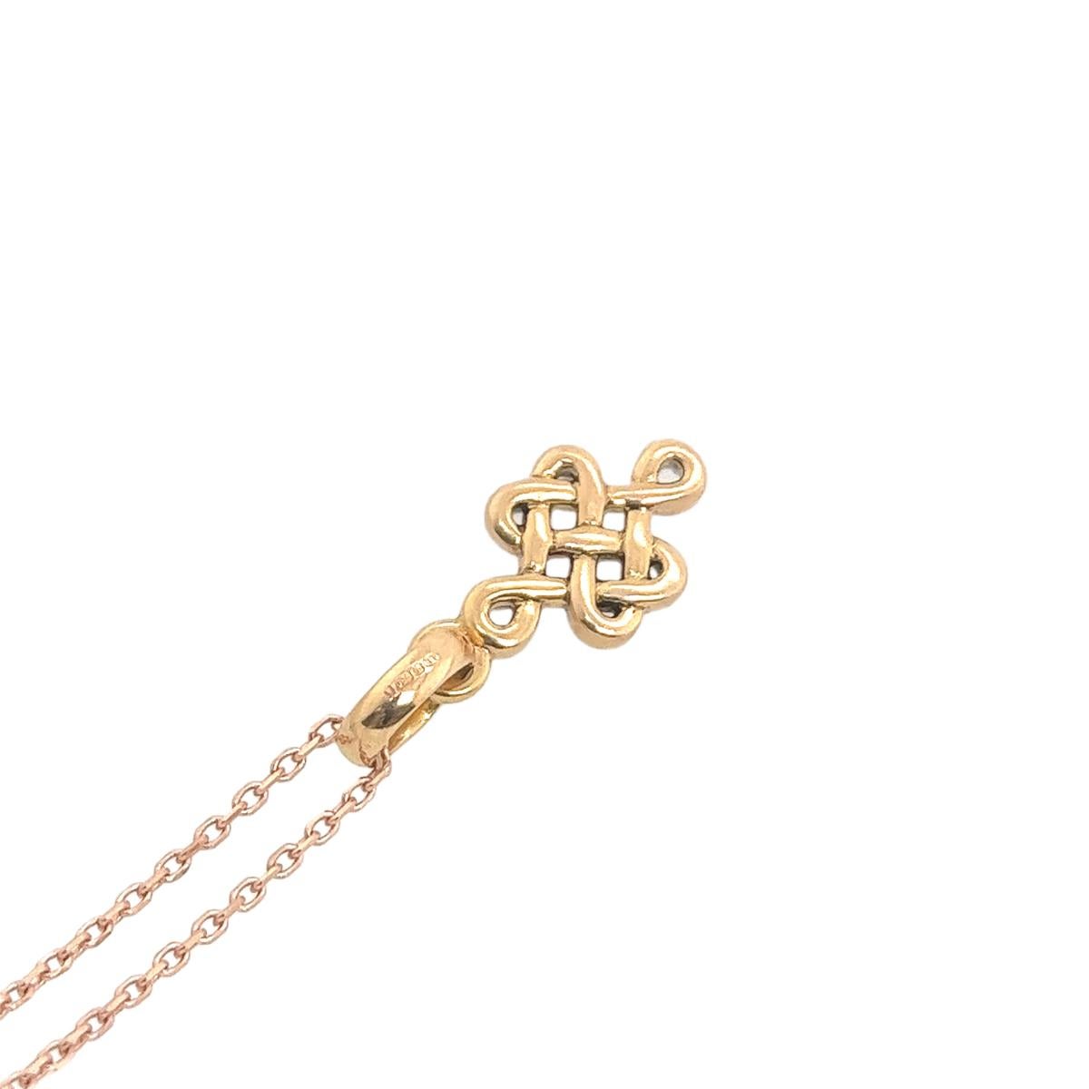 Croix celtique attachée à une chaîne en or rose 14 carats Pour femmes en vente