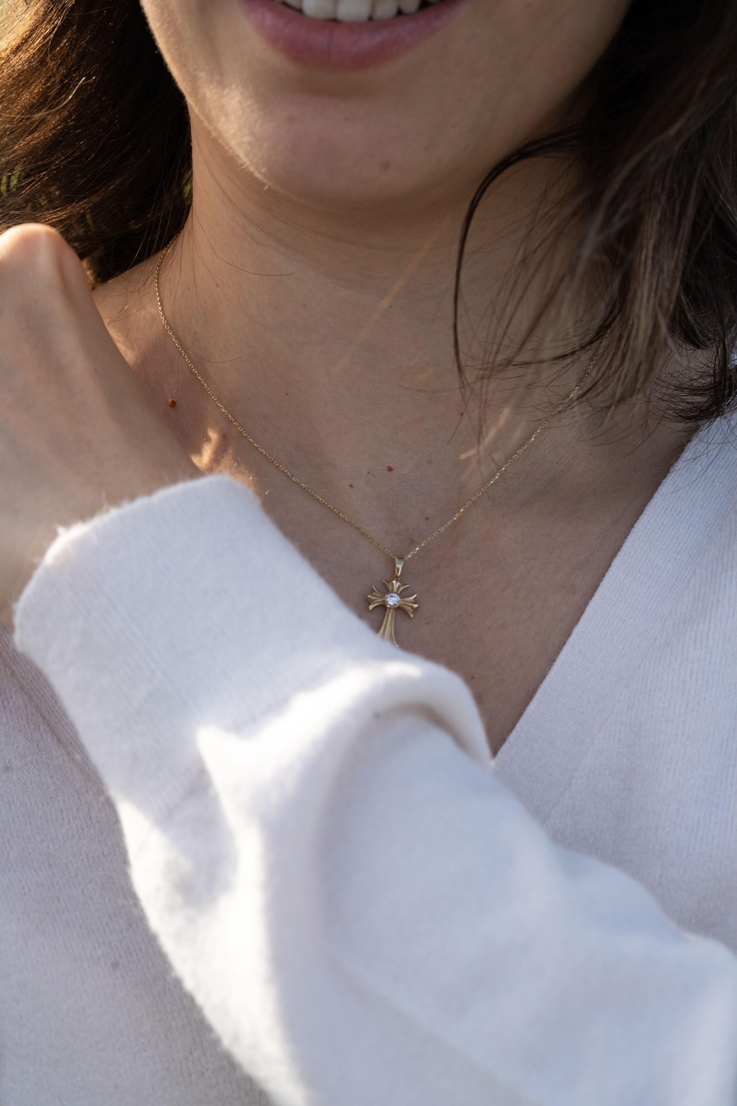 Taille ronde Collier croix celtique en vente