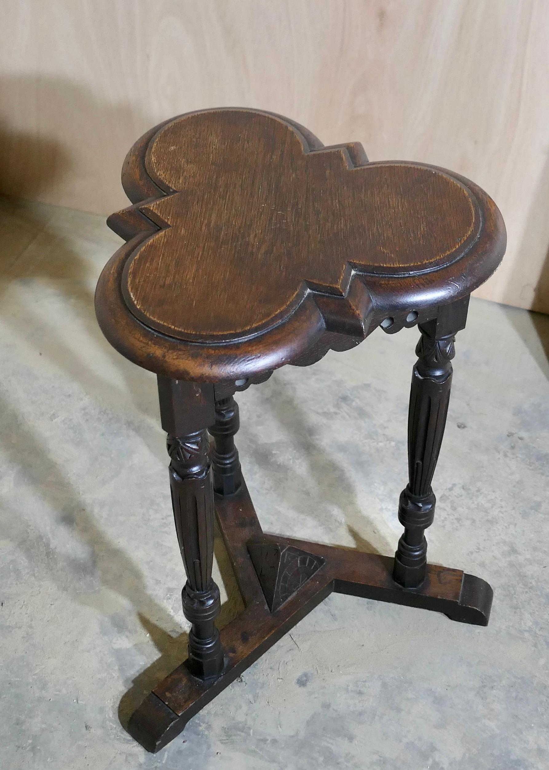 Celtic Gothic Oak Clover Leaf Table


Elizabethan-Style Celtic Gothic Oak Clover Top Table, an enchanting piece
Made in solid Oak in sound attractive condition
The table is 23” high and 17” in diameter 
CS240