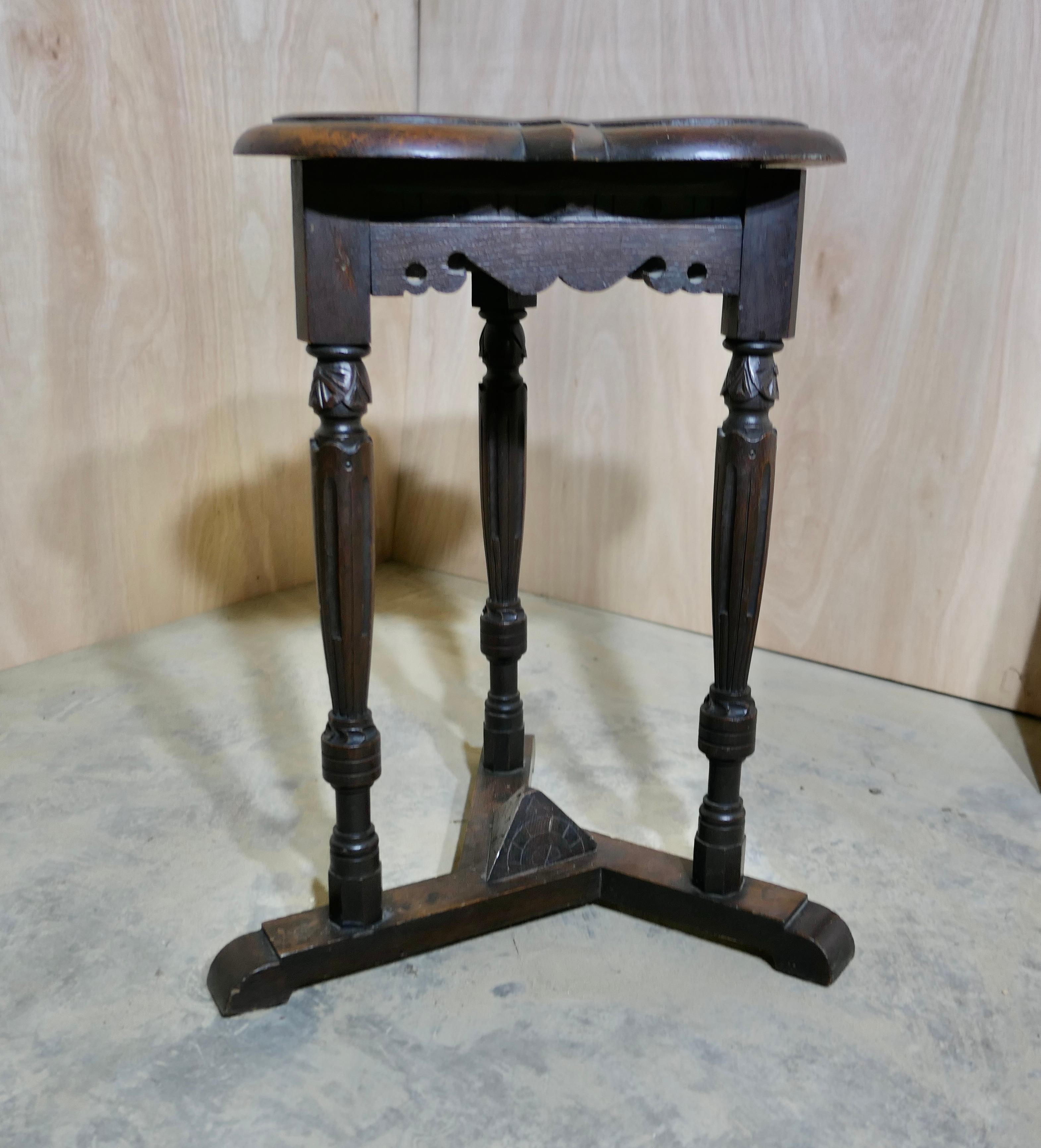 Celtic Gothic Oak Clover Leaf Table   Elizabethan-Style Celtic Gothic Oak In Good Condition For Sale In Godshill, Isle of Wight