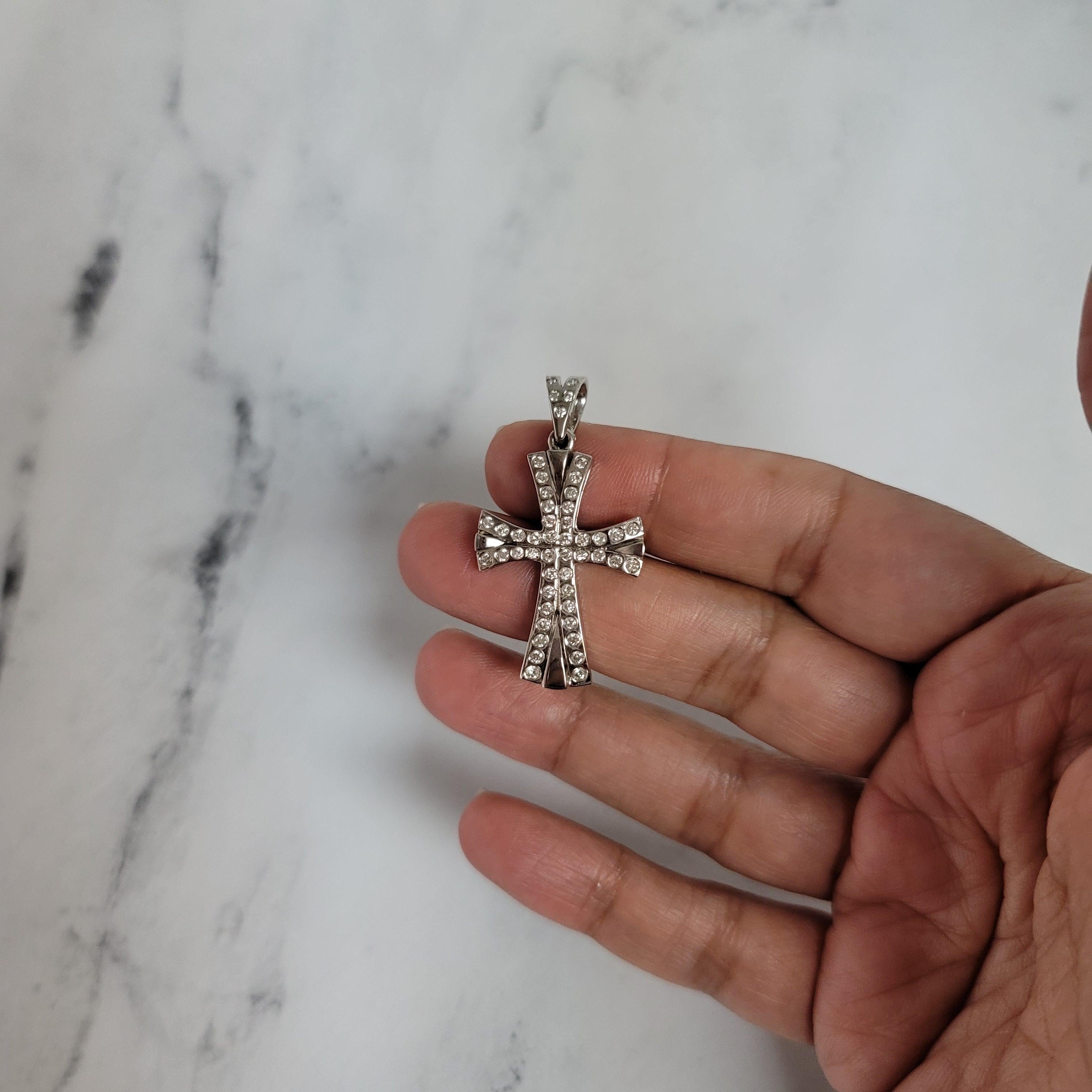 Keltisches irisches Diamant-Kreuz-Anhänger .84cttw 14k Weißgold (Rundschliff) im Angebot