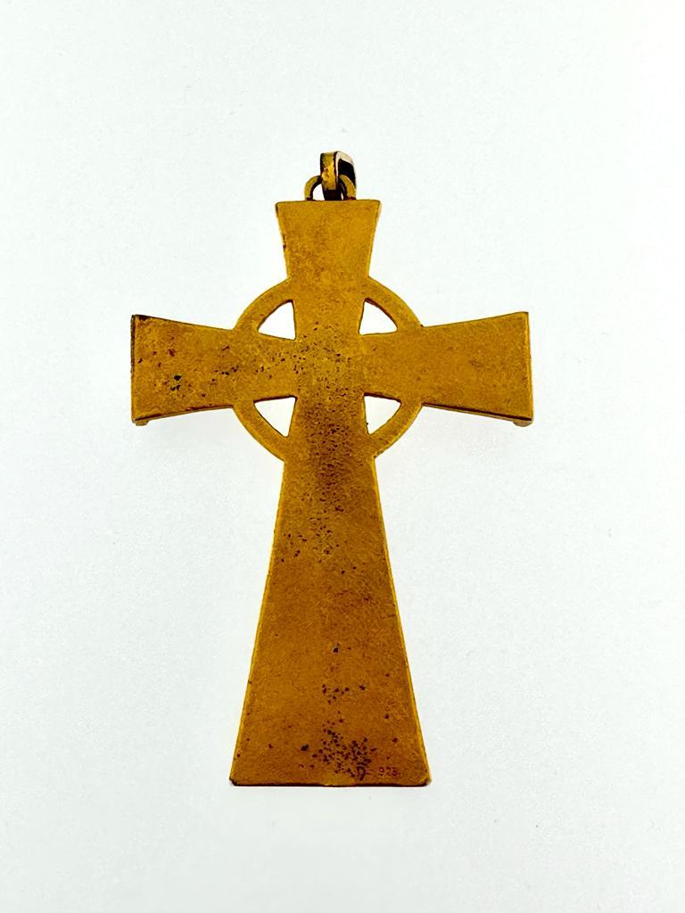Vergoldetes Silber-Kreuz im Celtic-Stil mit Amethyst (Cabochon) im Angebot