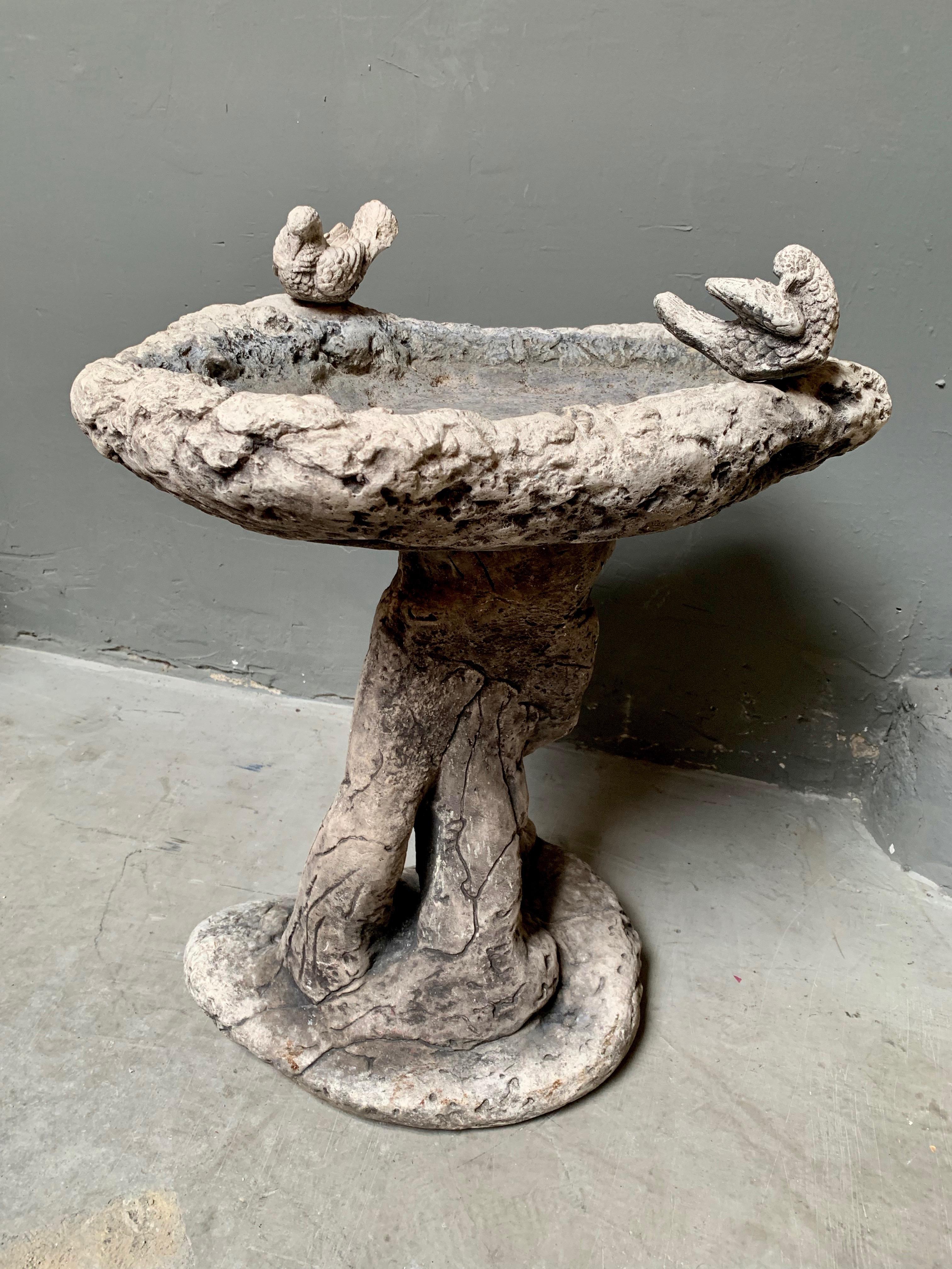 Cement Bird Bath In Good Condition In Los Angeles, CA