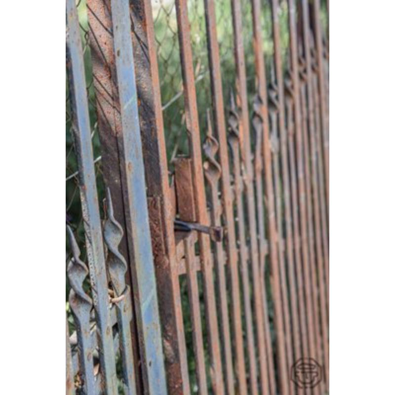 Cemetary Gate, France, 19th Century In Distressed Condition For Sale In Andrézieux-Bouthéon, FR